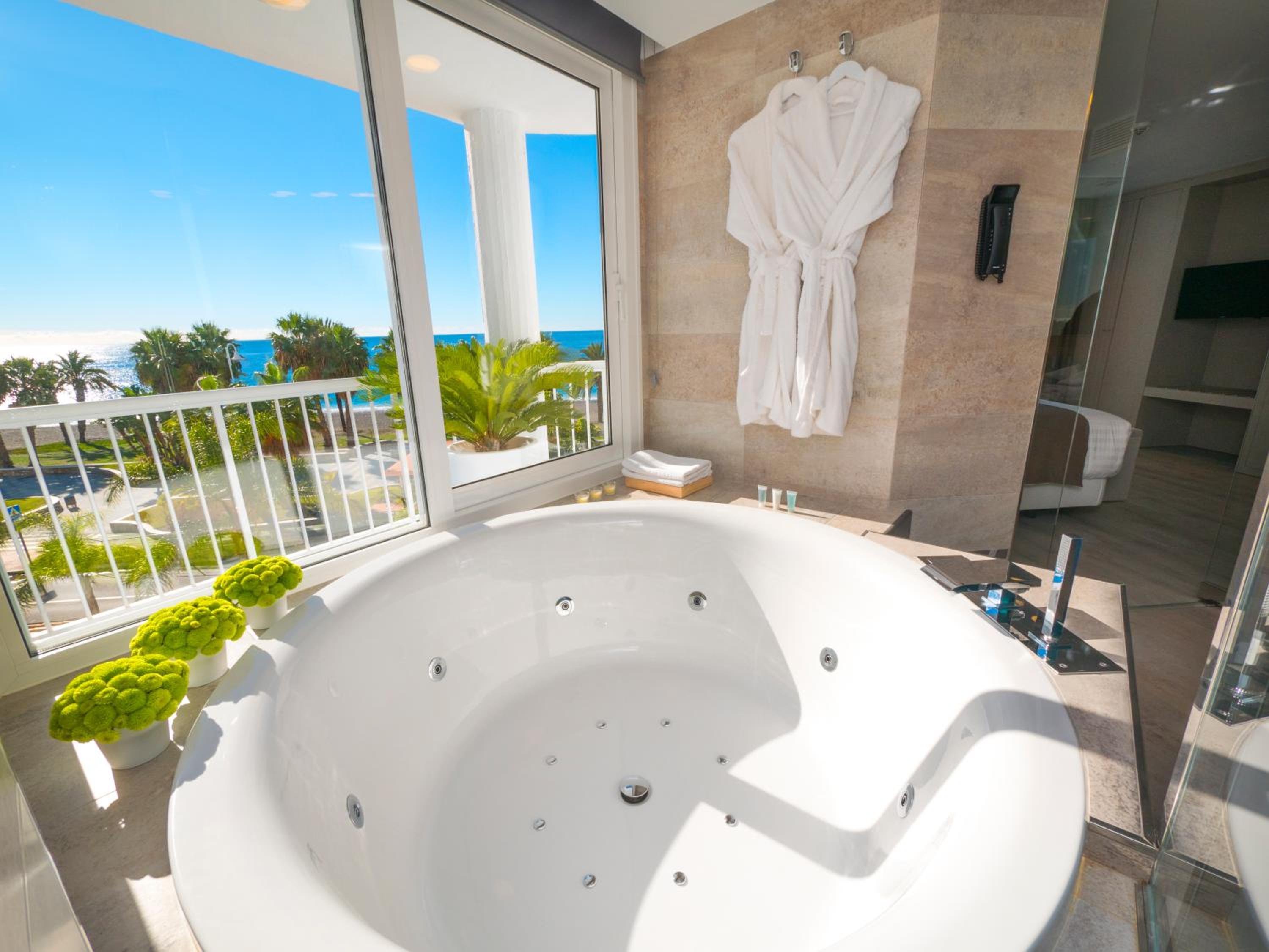 Junior Suite with Hot Tub - Photo 8