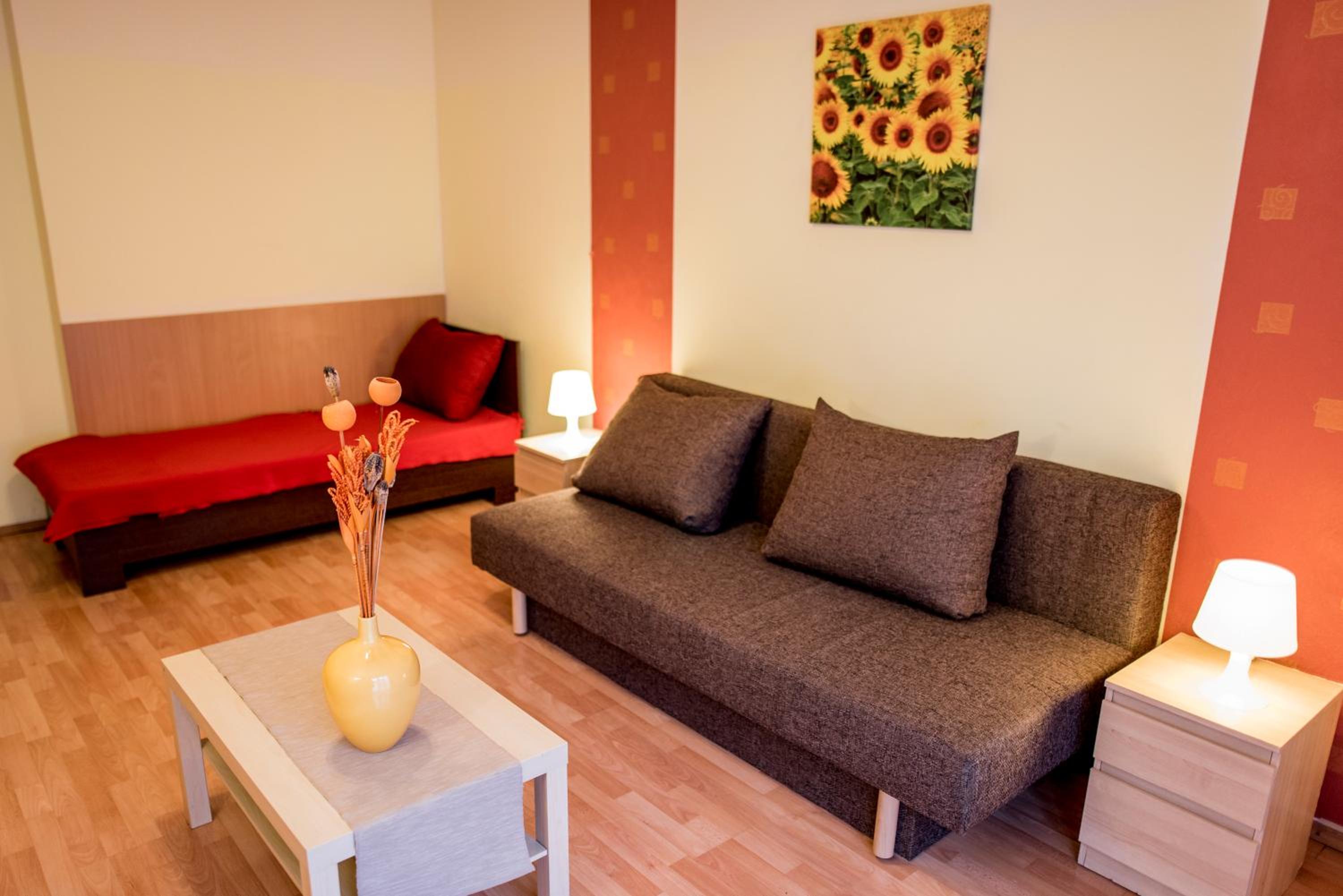 One-Bedroom Apartment - Photo 2