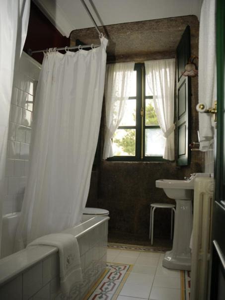Double or Twin Room - Photo 6