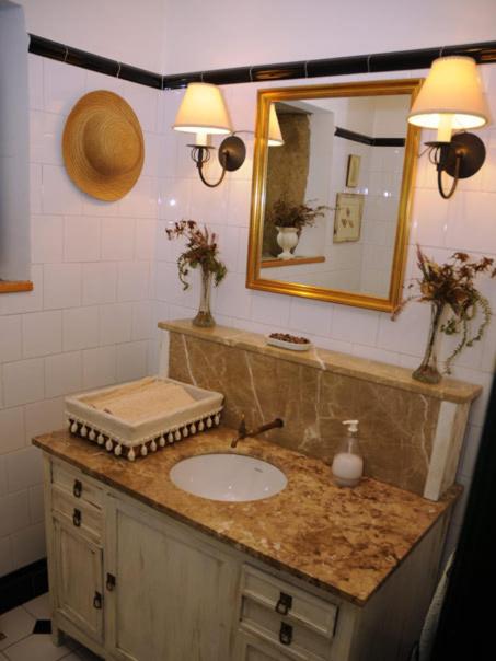 Double or Twin Room - Photo 7