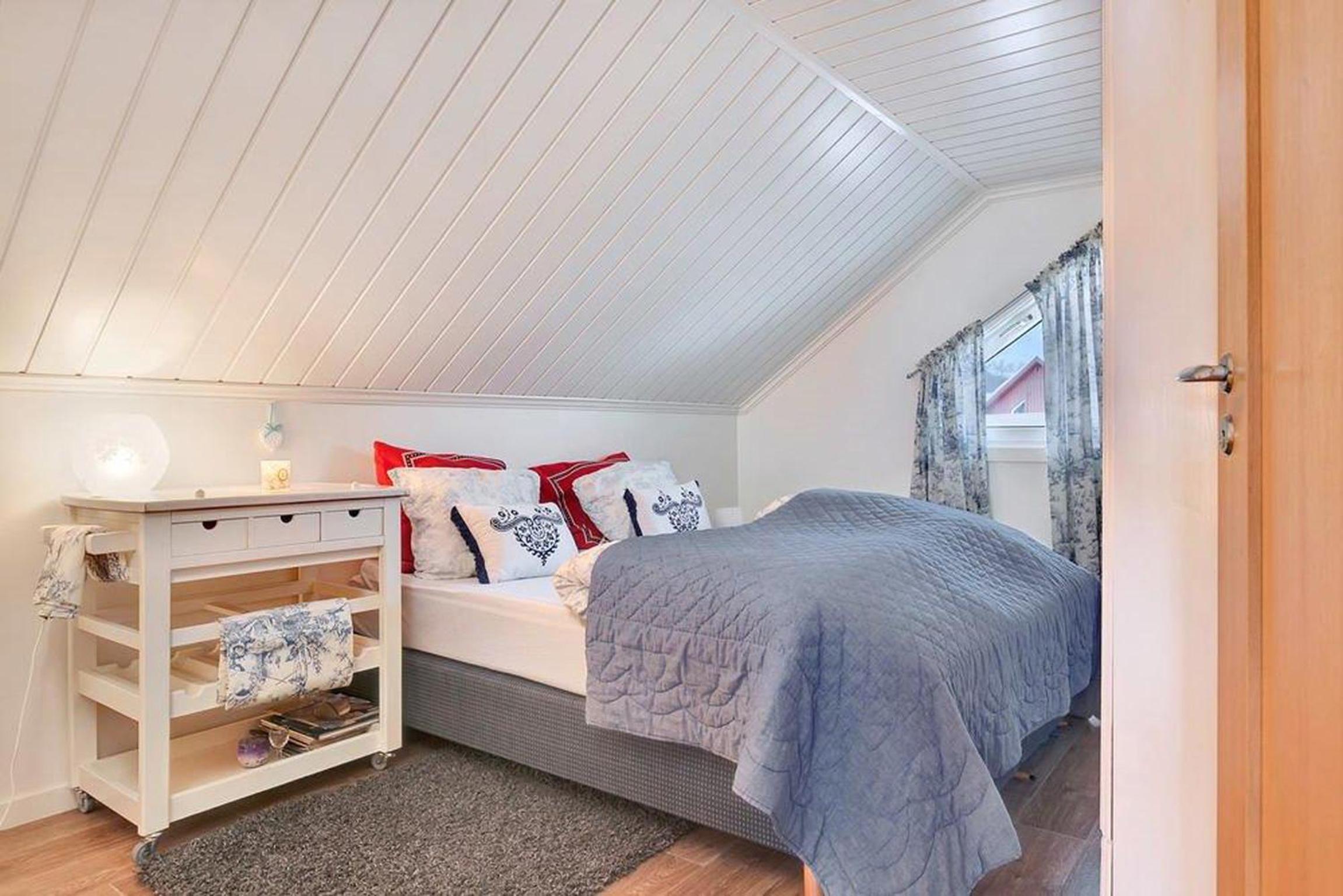 Three-Bedroom House photo 3