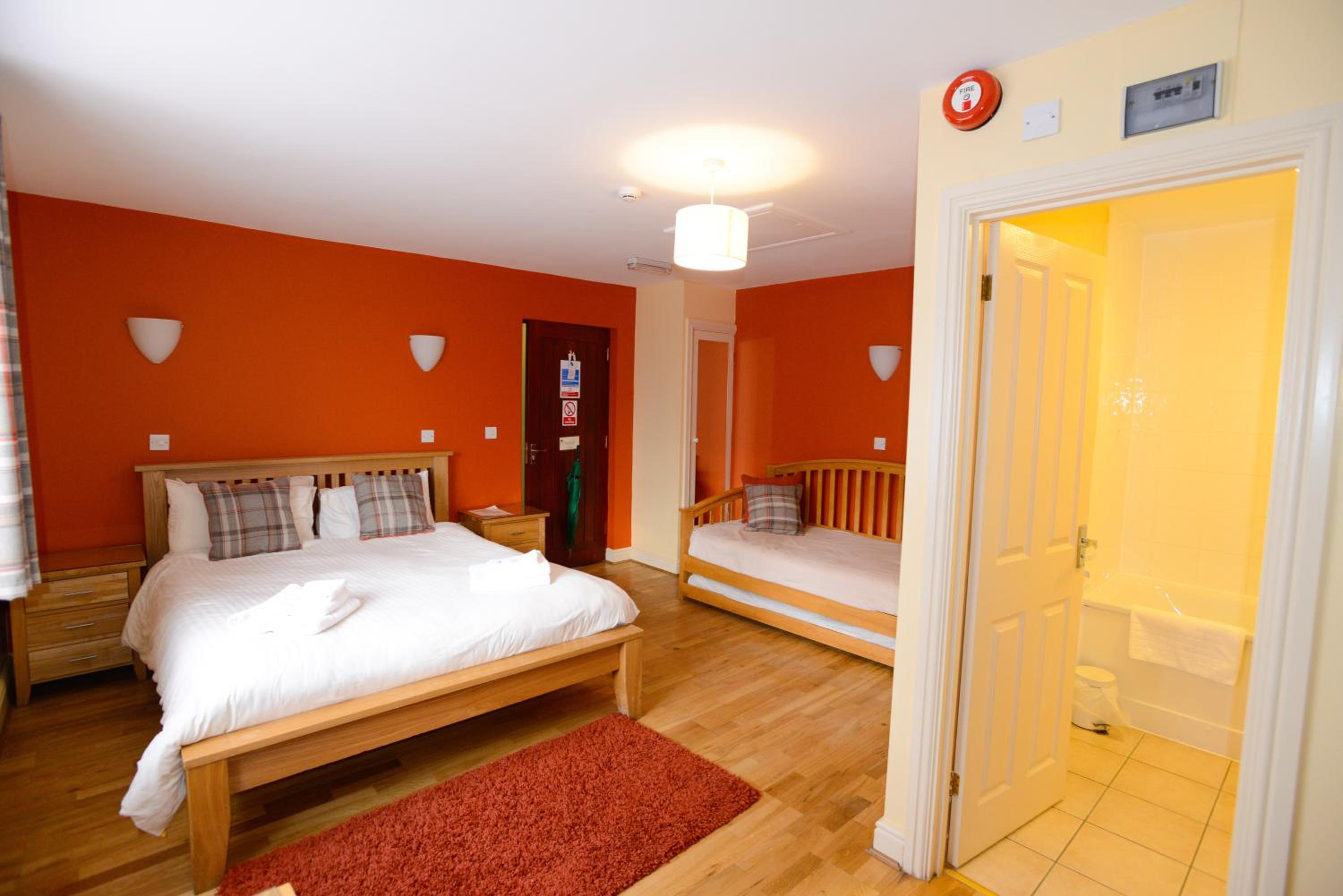 Family Room - Photo 2