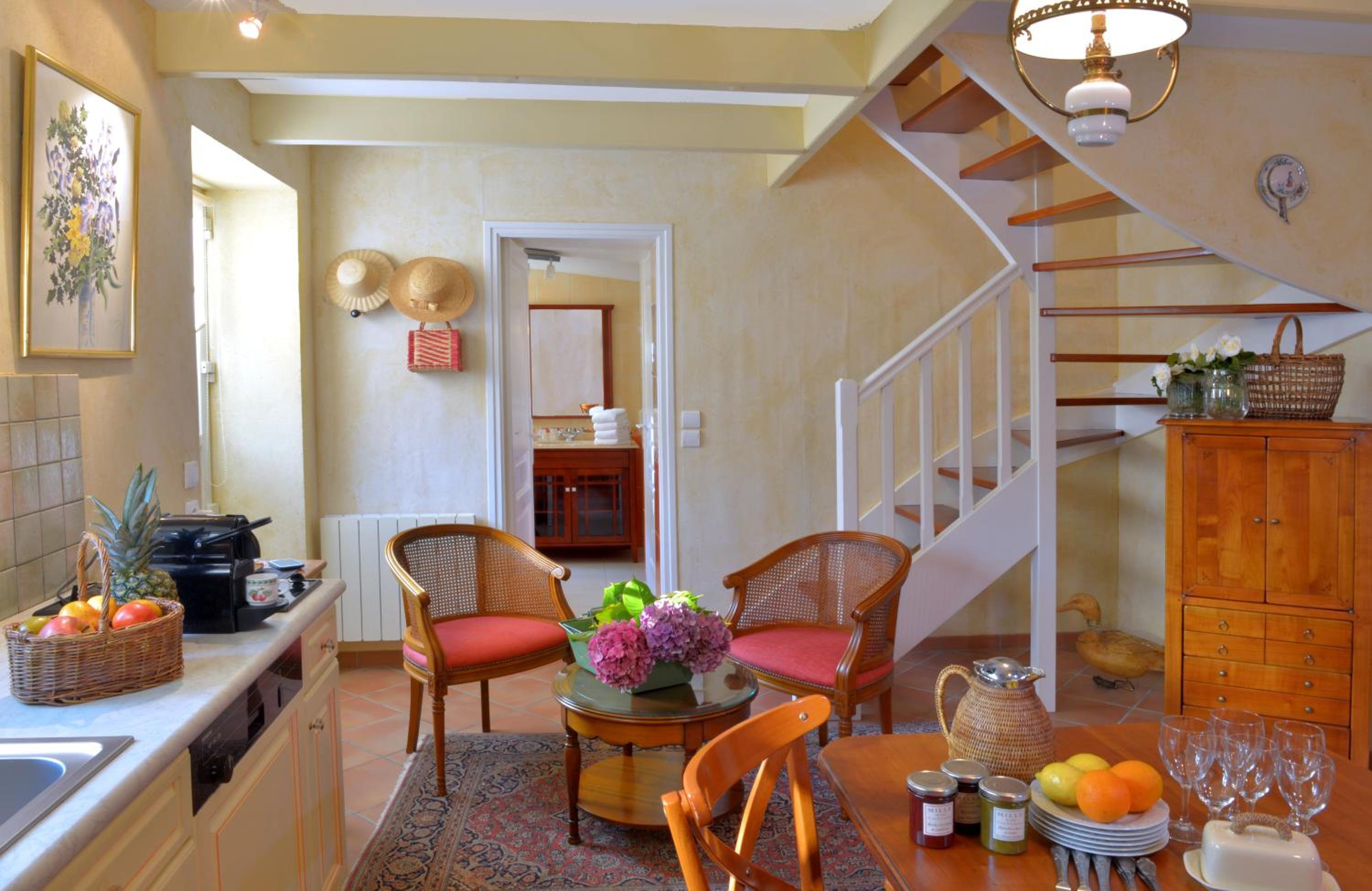 One-Bedroom Suite - Photo 8