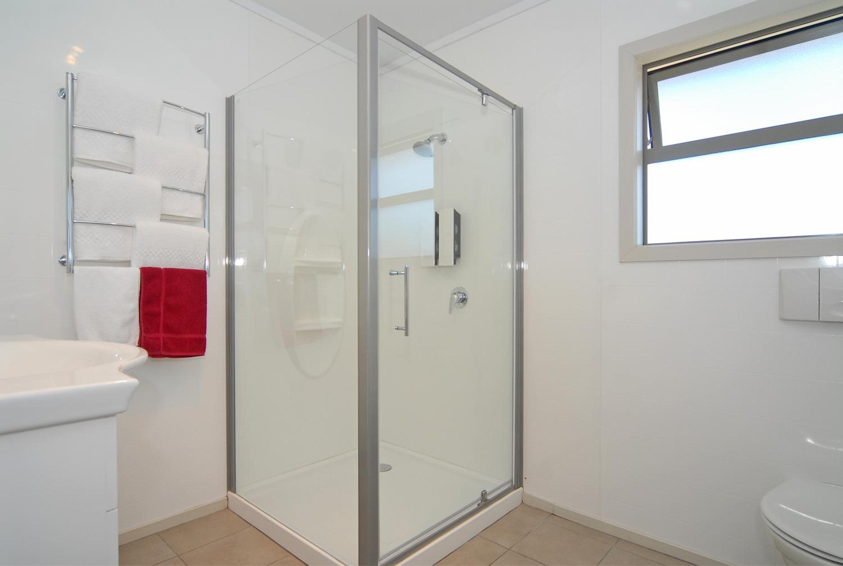 One-Bedroom Suite - Photo 3