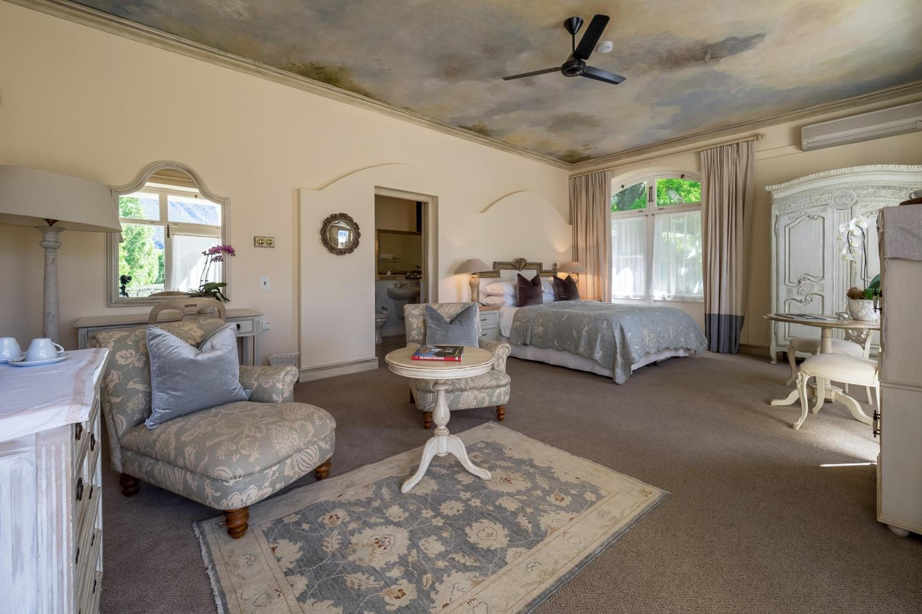 Honeymoon Suite photo 1