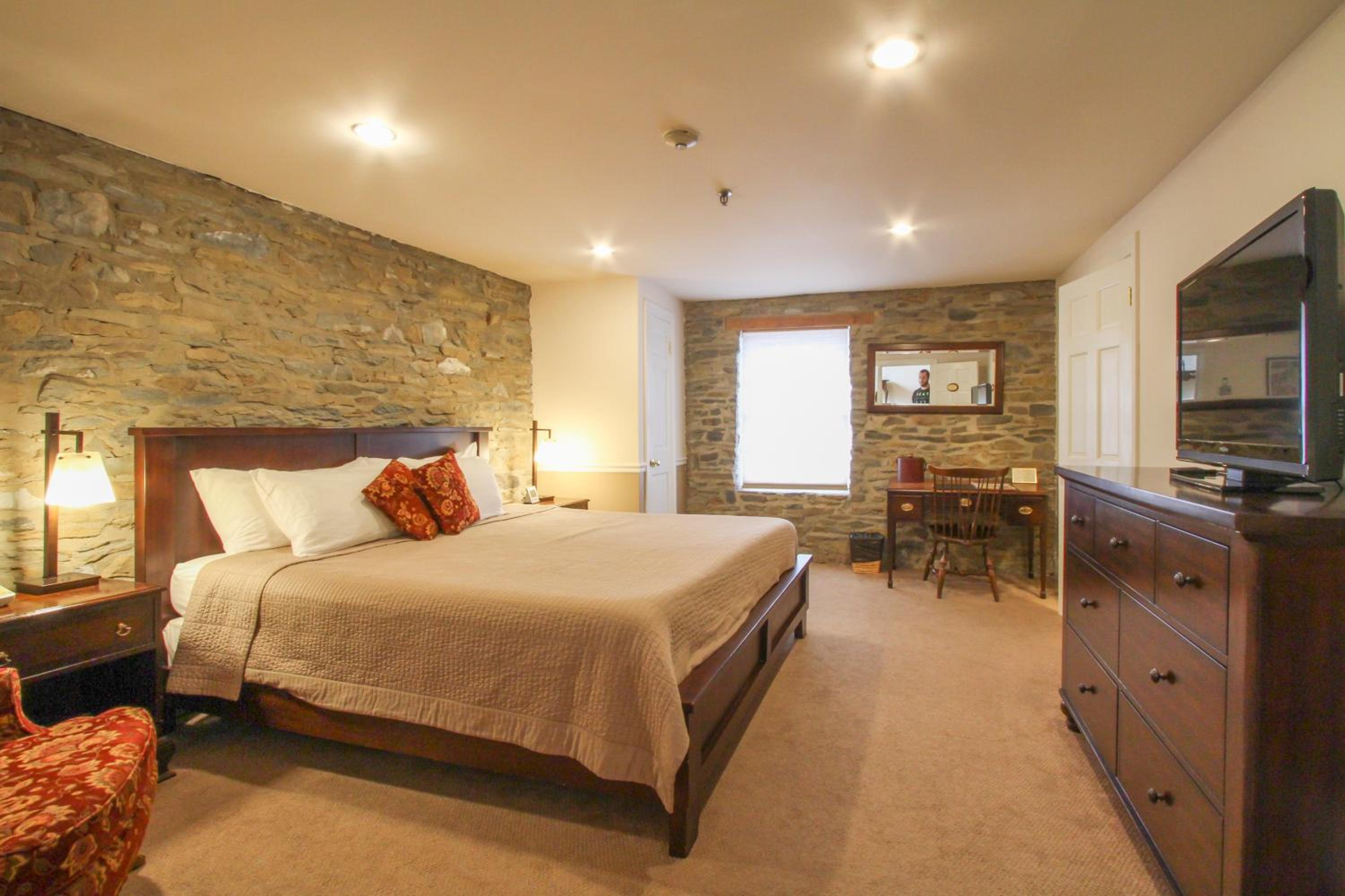 Standard King Room - Photo 3