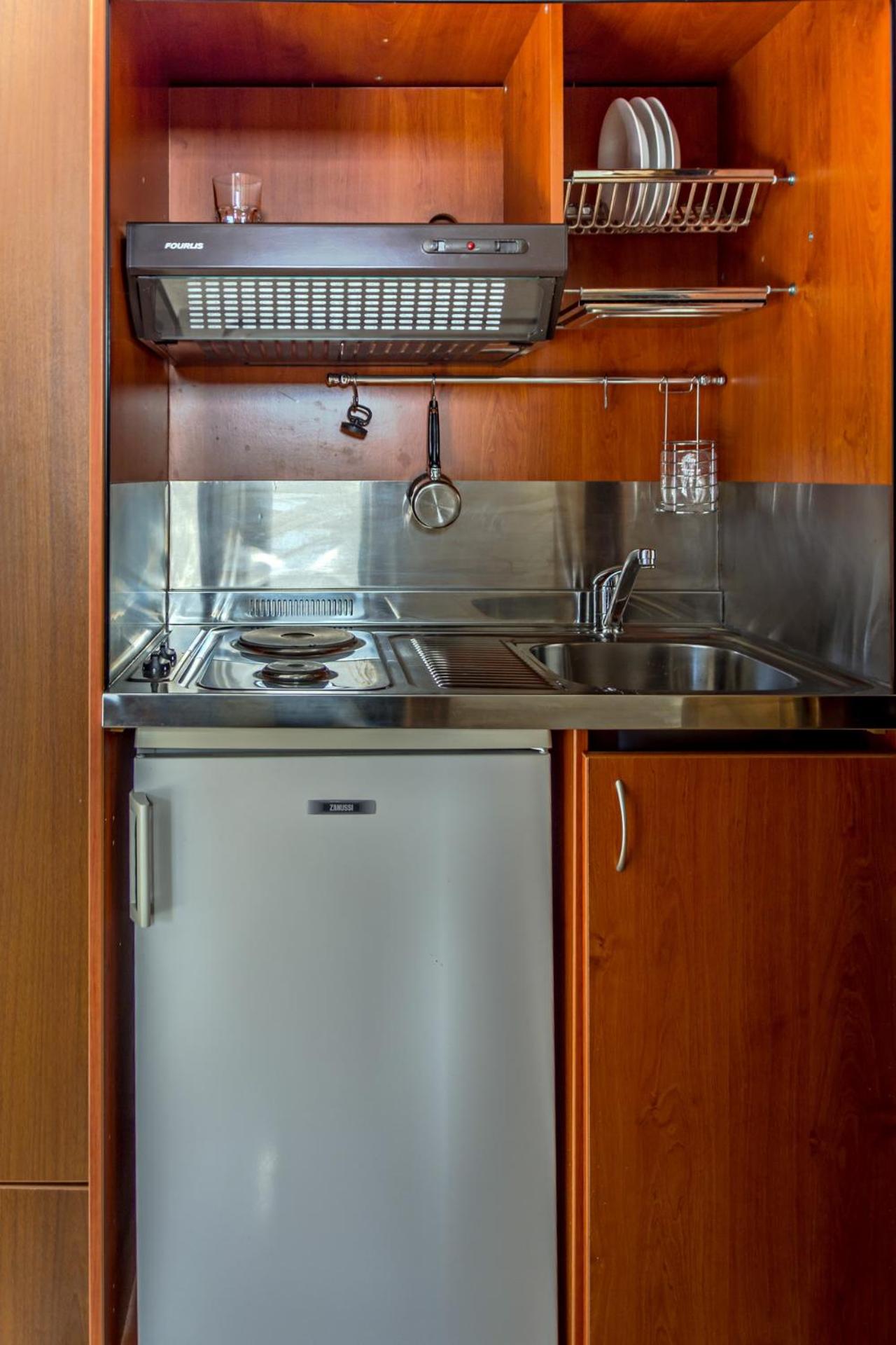 Triple Room with Balcony - Photo 9