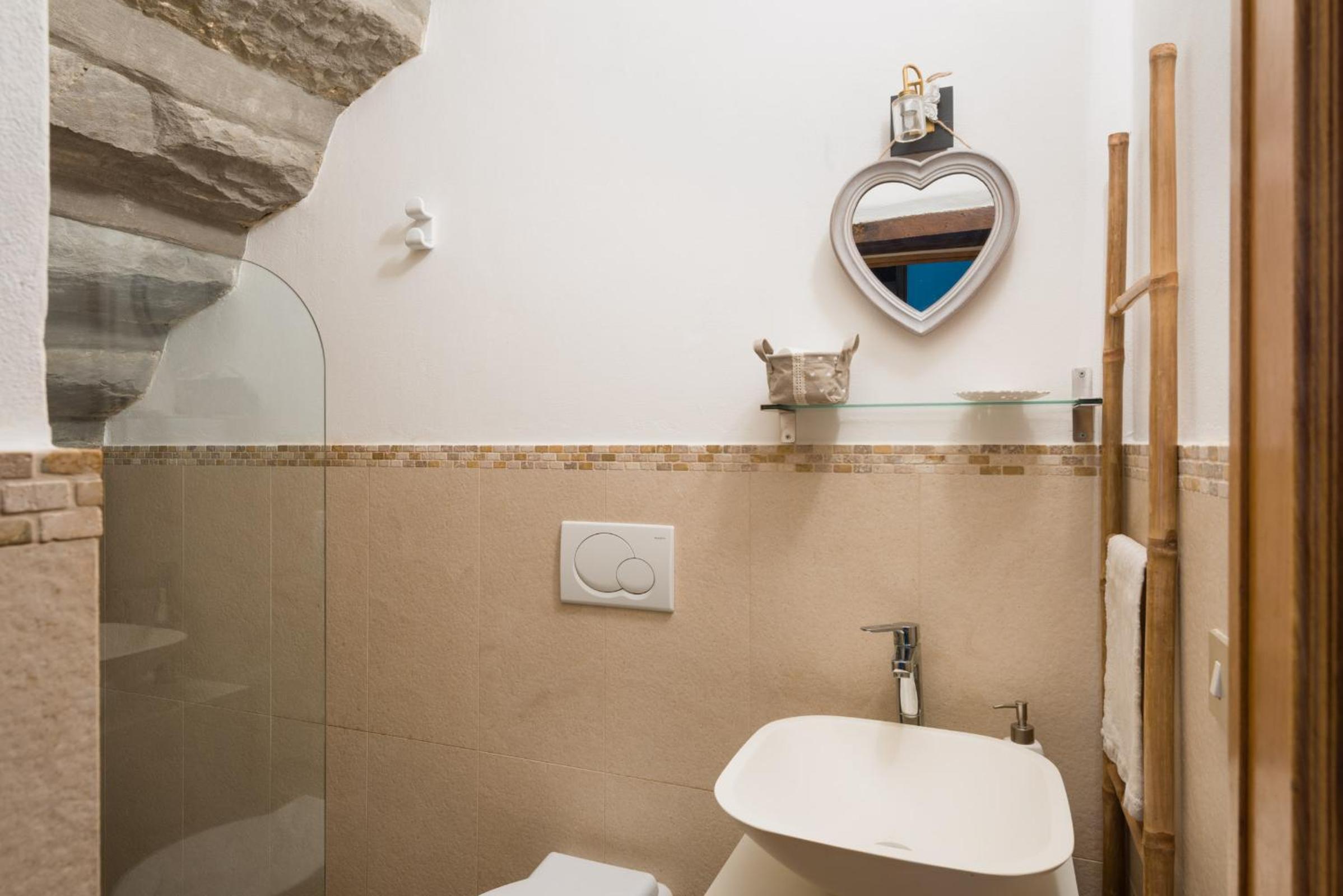 One-Bedroom Apartment with Spa Bath photo 3