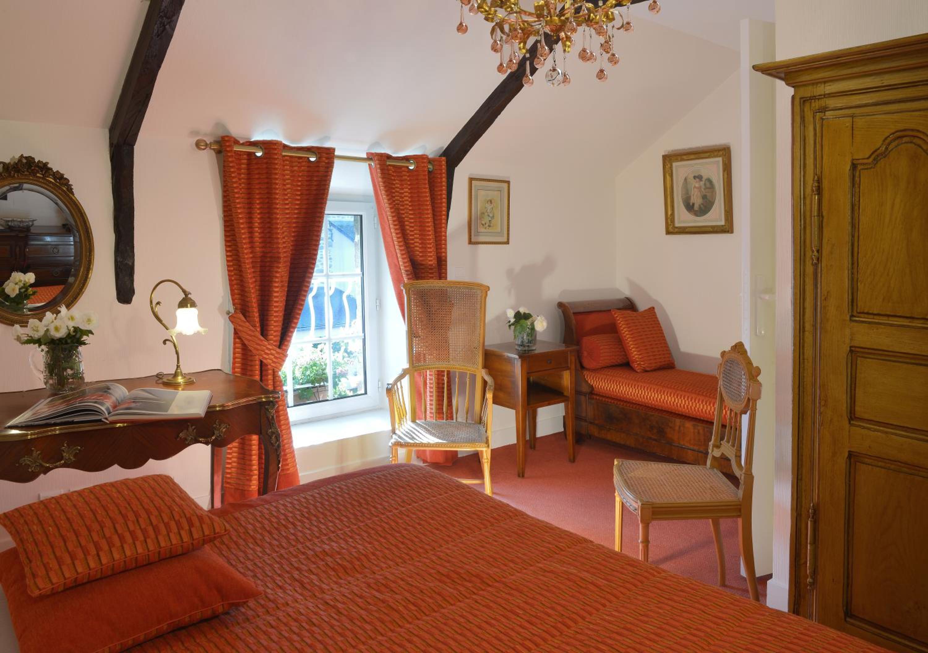 One-Bedroom Suite - Photo 1