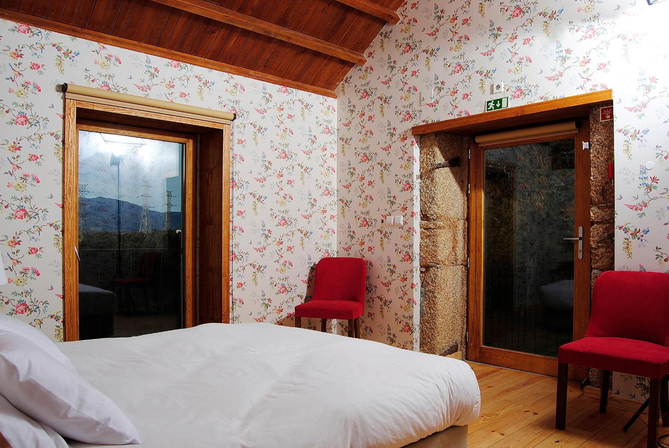 Double or Twin Room with Mountain View