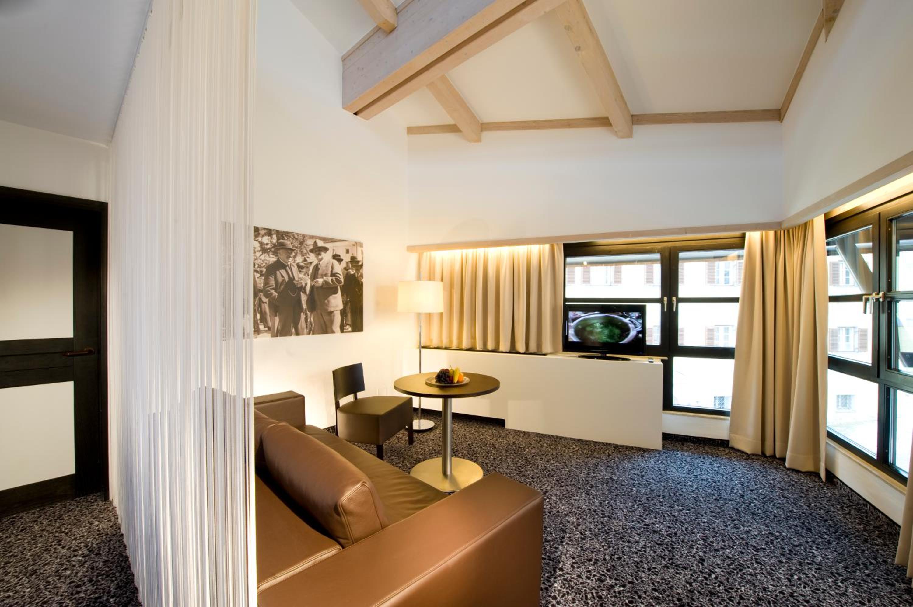 Duplex Suite with Balcony and Mountain View - Photo 5