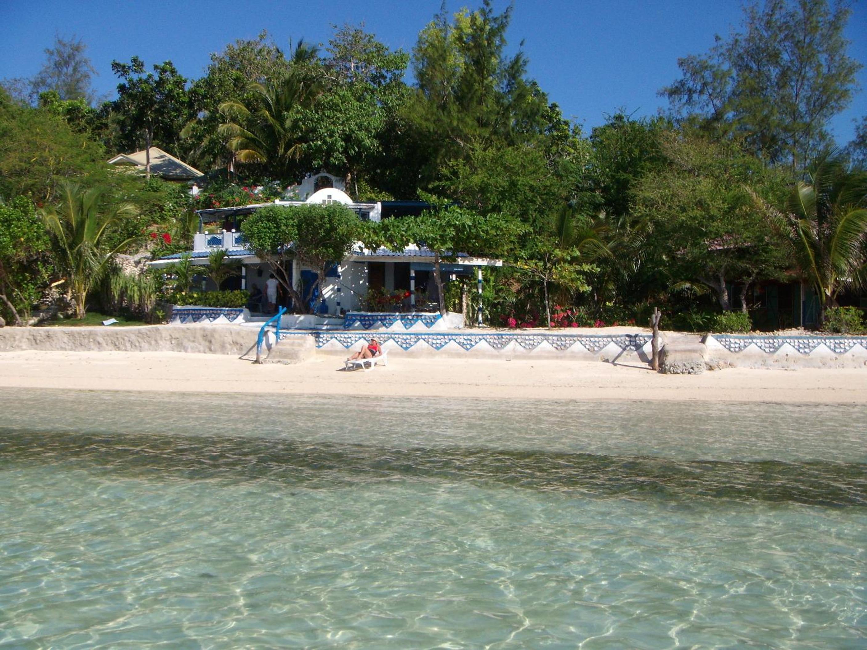 Beachfront Deluxe House - Photo 2