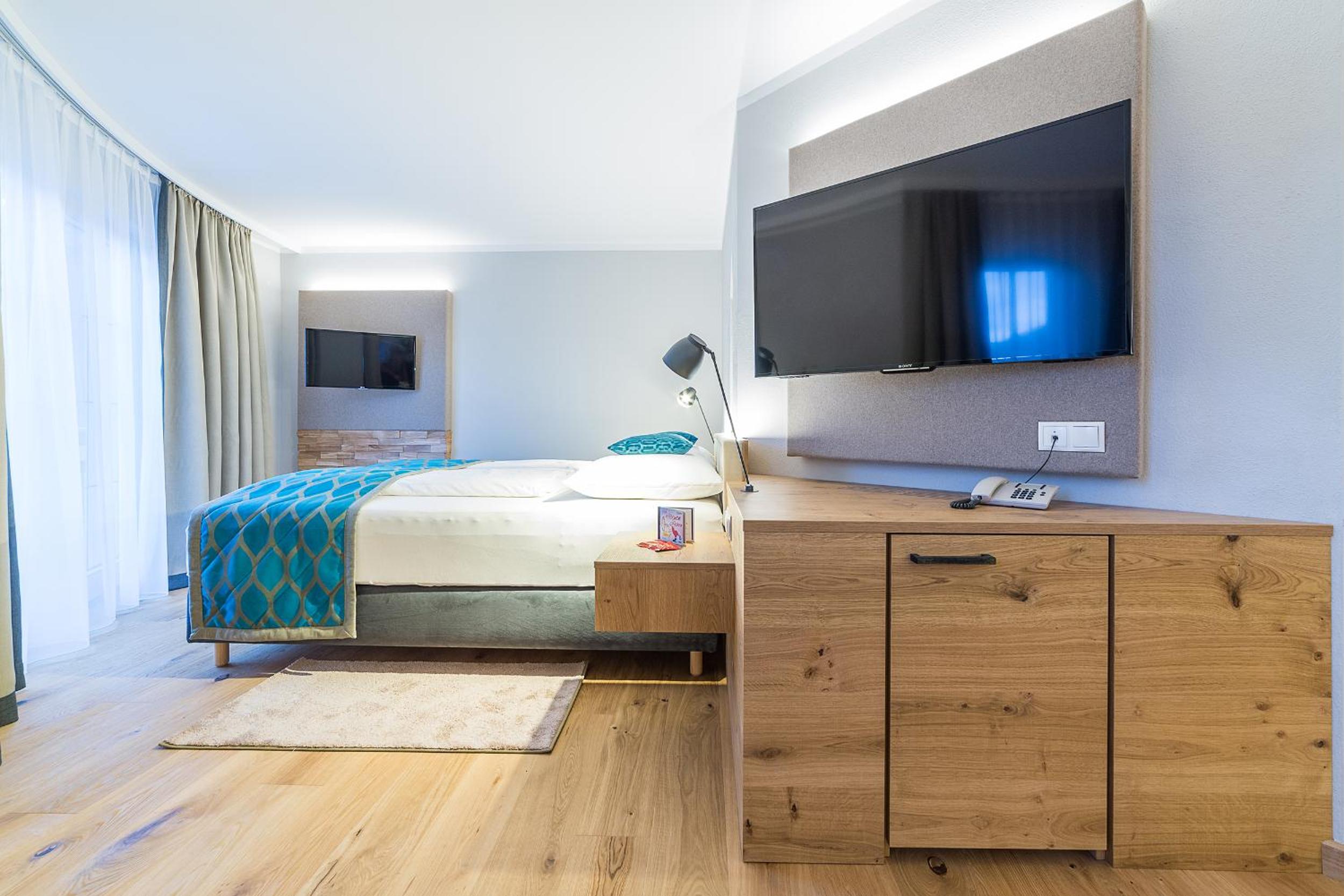 Deluxe Suite with Balcony photo 1