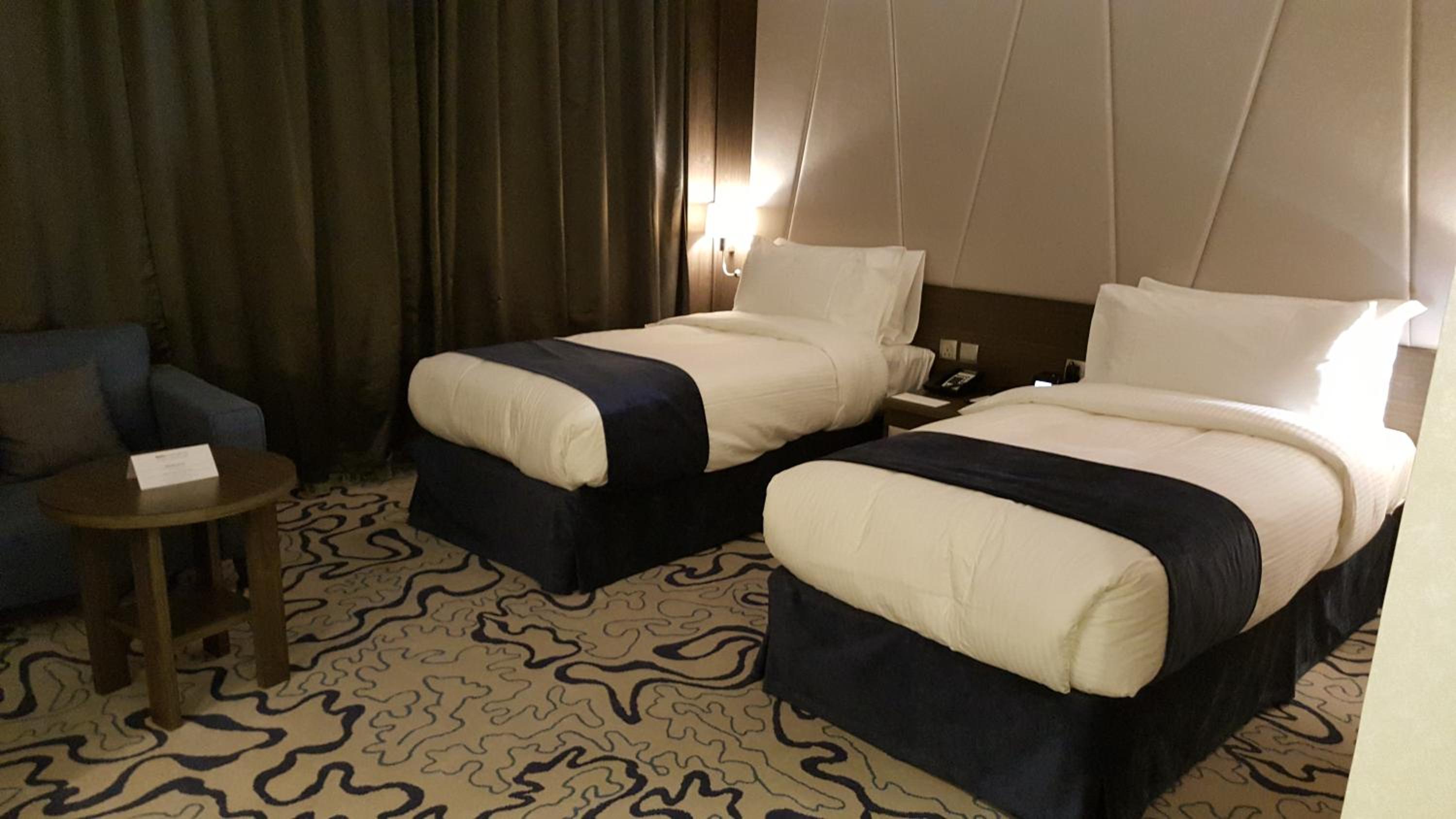 Deluxe Twin Room thumbnail 5
