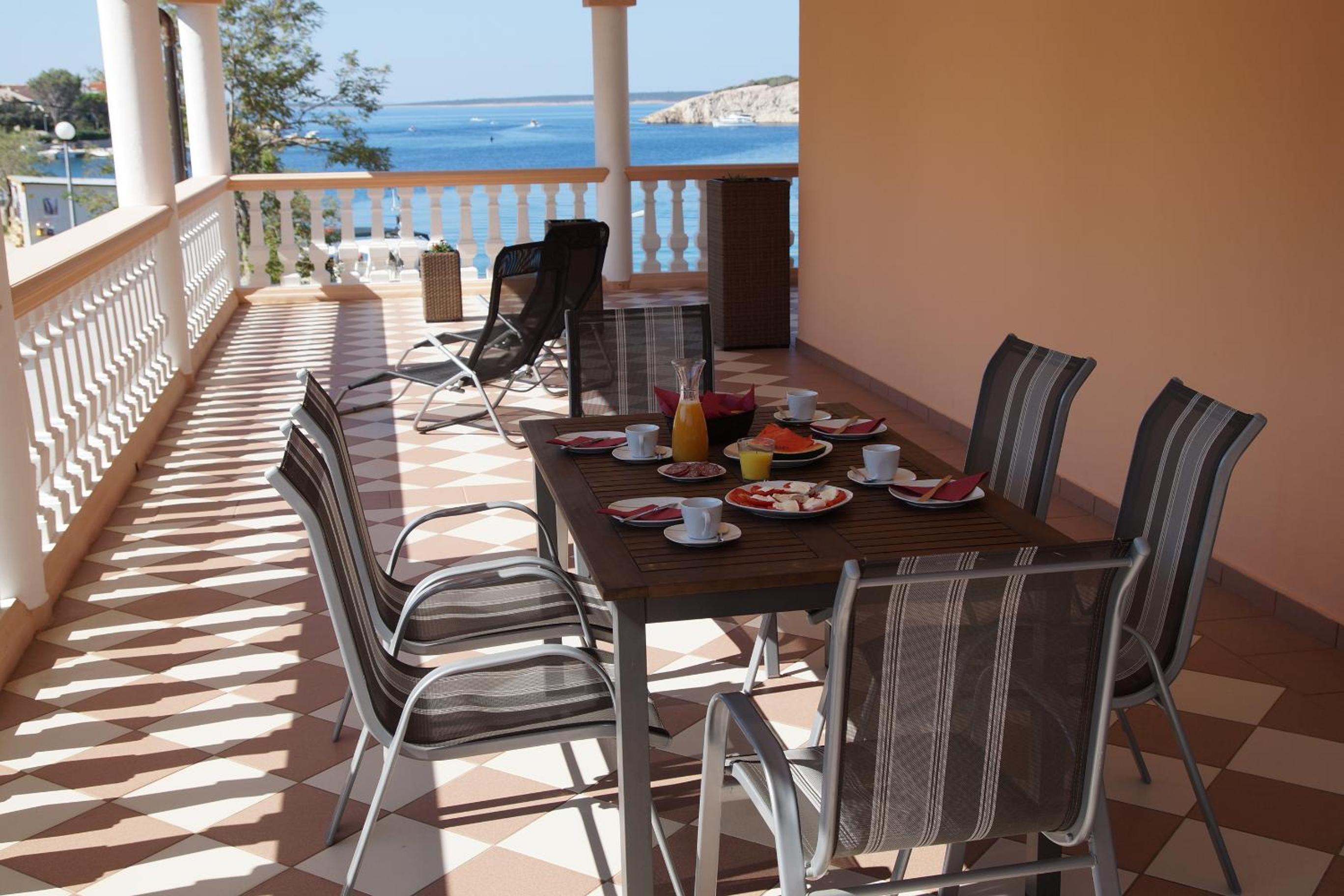 Two-Bedroom Apartment with Sea View - Photo 5