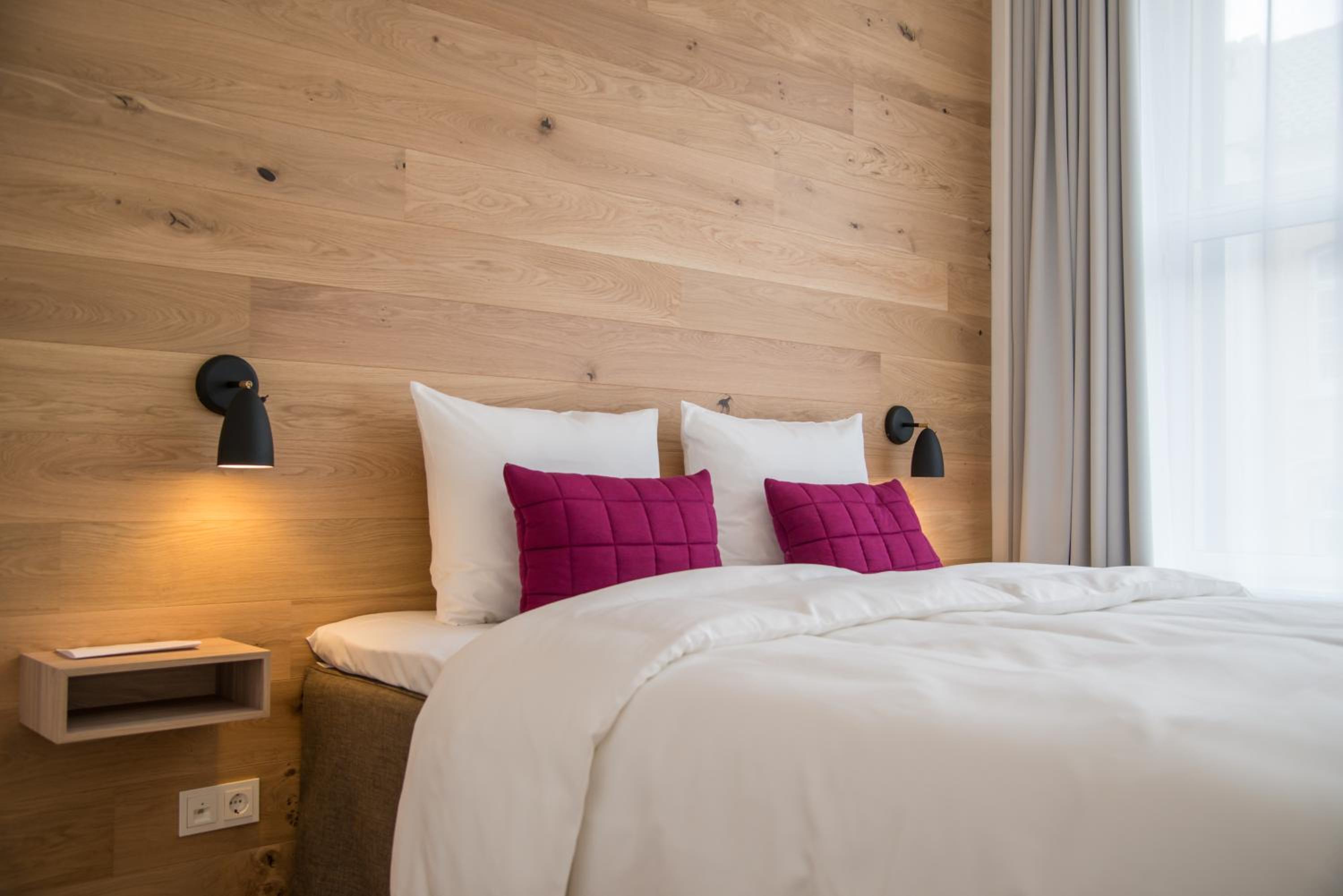 Standard Double Room thumbnail 5