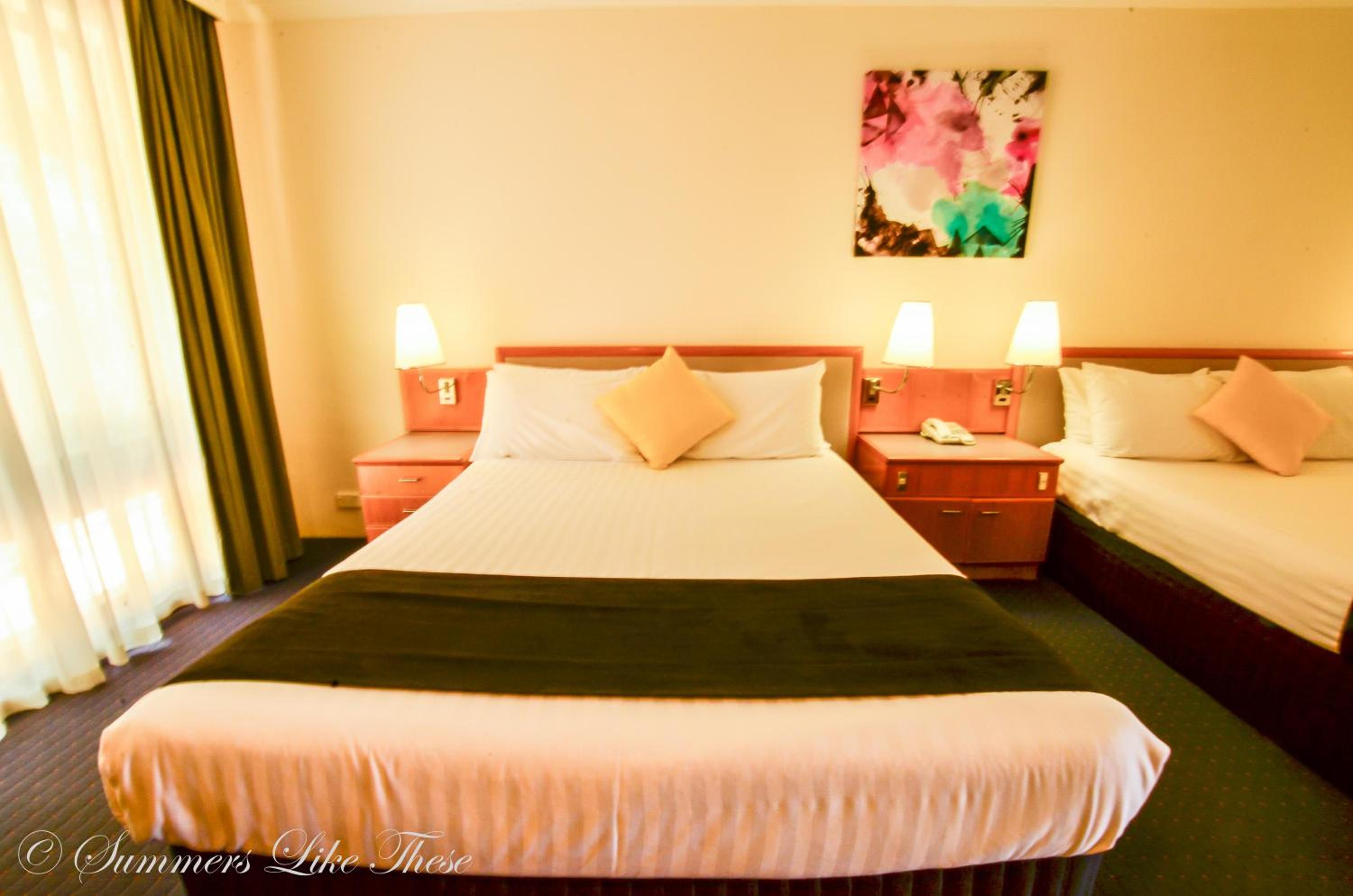 Superior Queen Room with Two Queen Beds - Photo 4