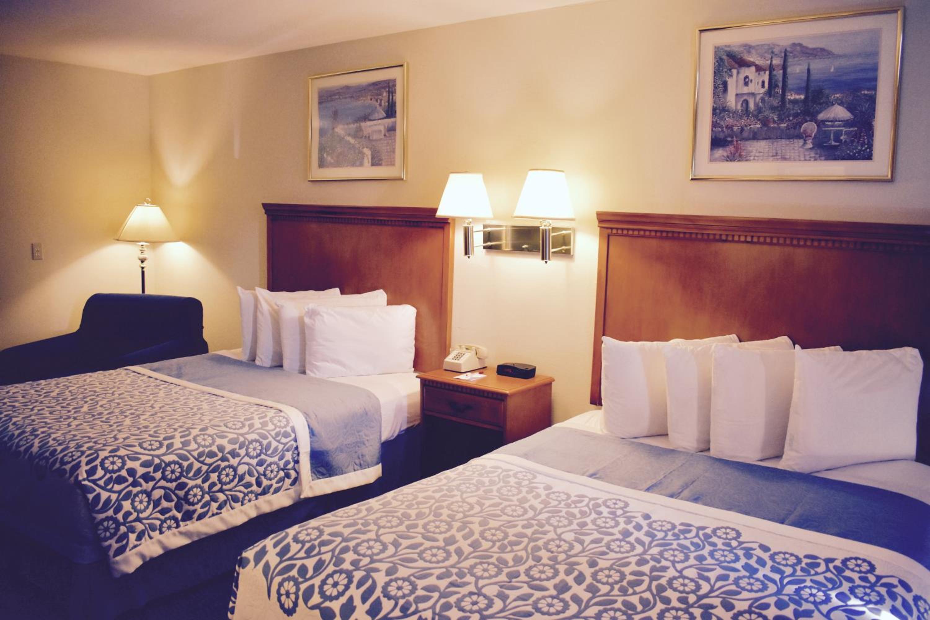 Double Room with Two Double Beds - Non-Smoking photo 2
