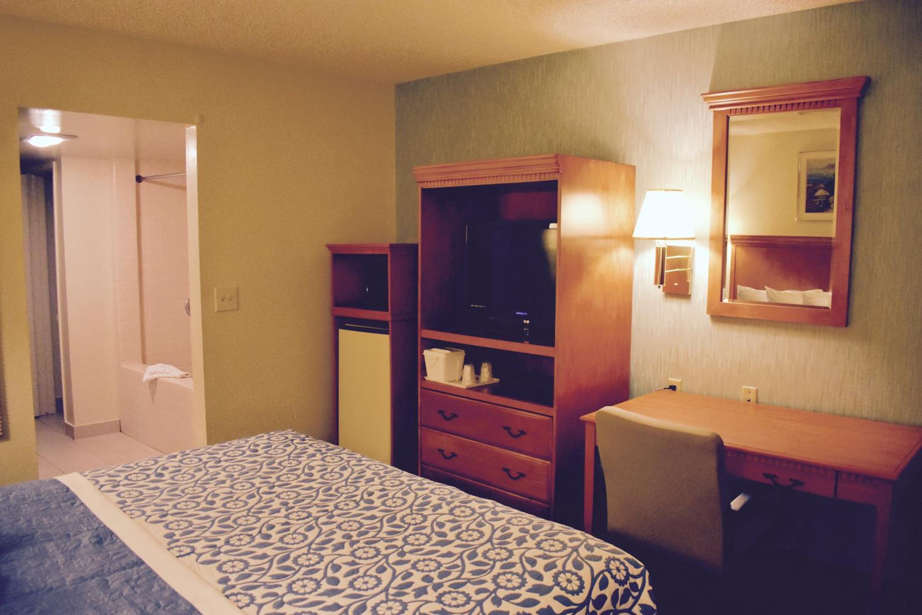 King Room - Non-Smoking photo 3