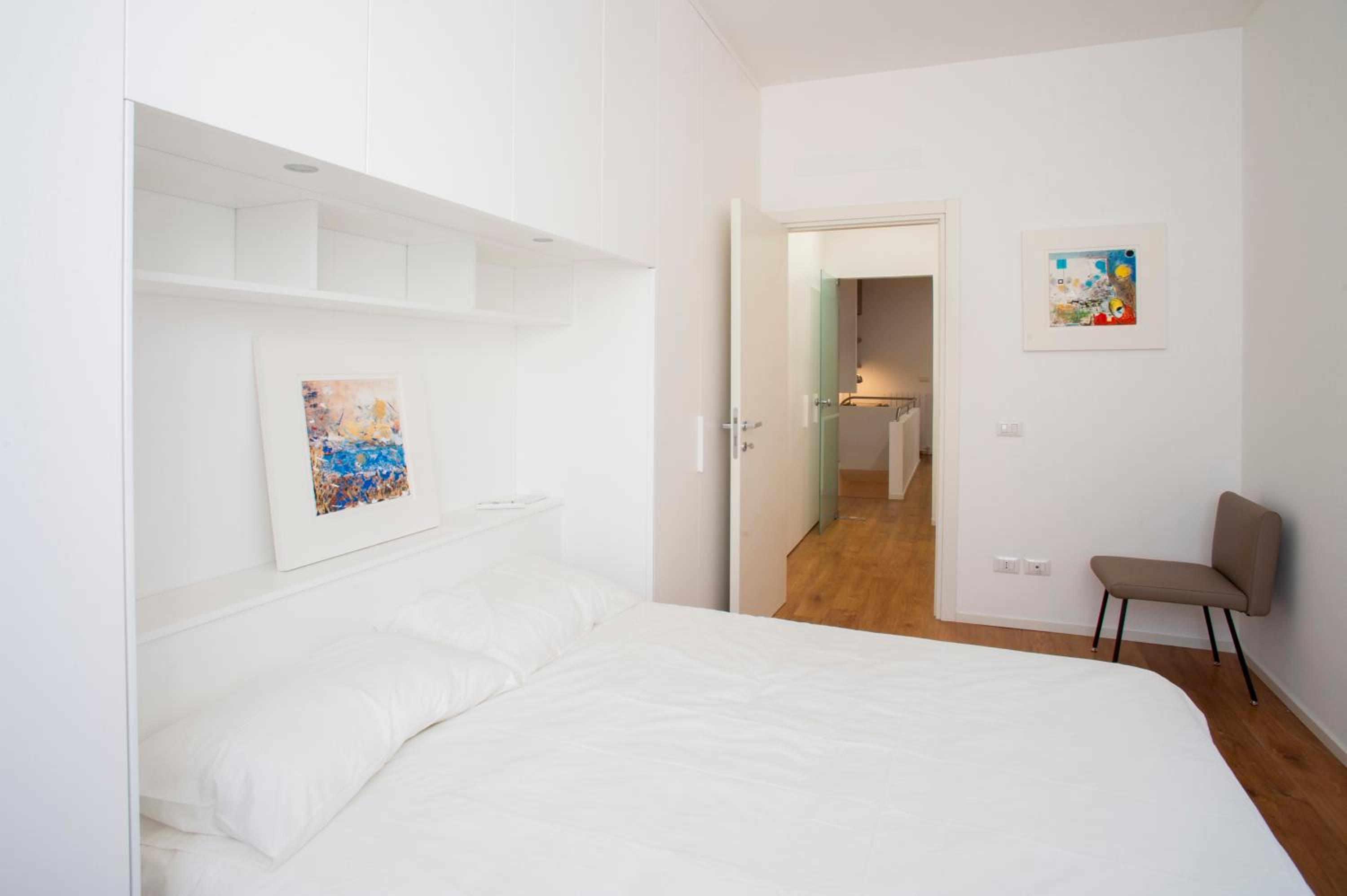 Suite with Private Bathroom - Photo 10