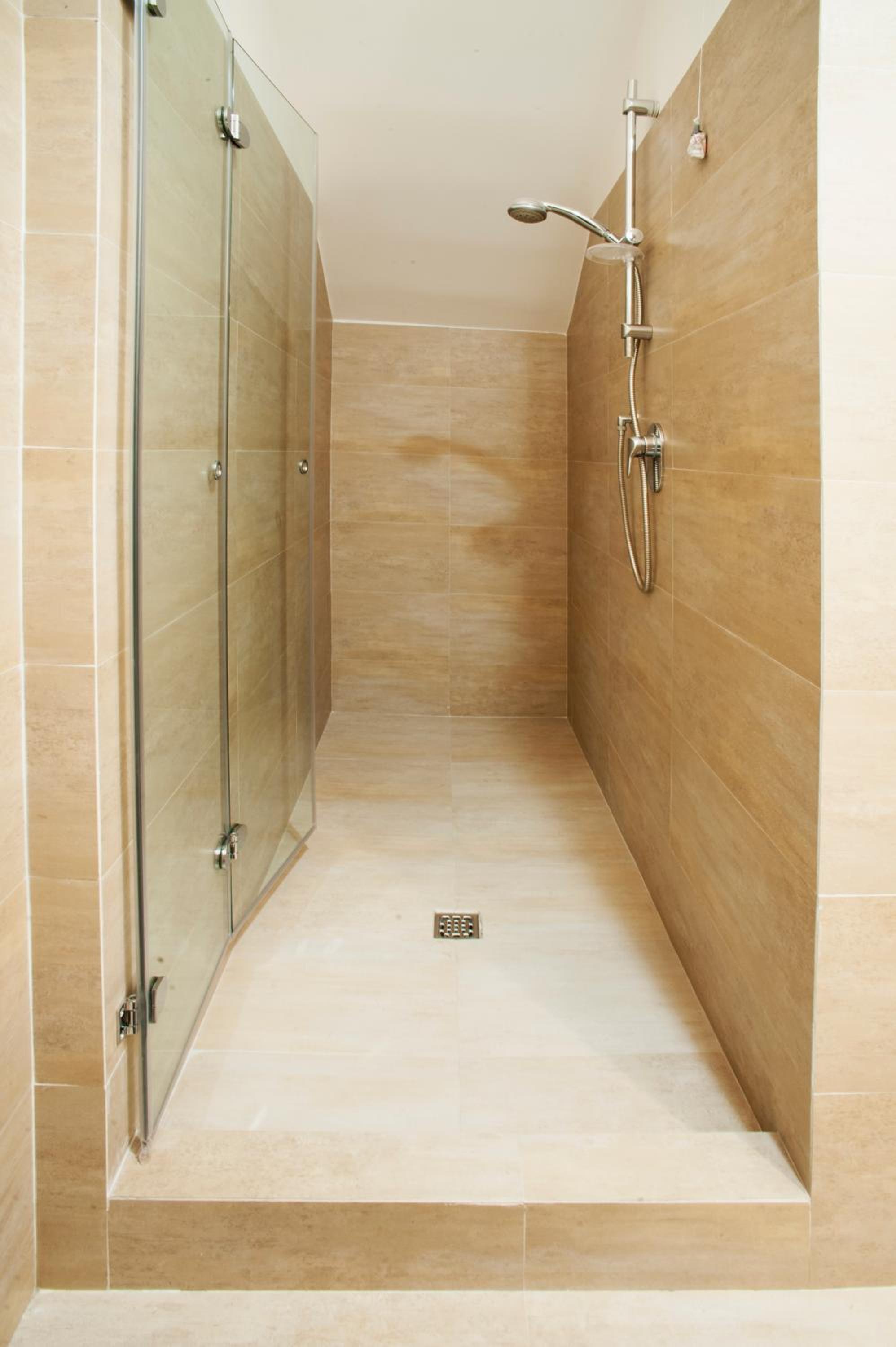 Suite with Private Bathroom - Photo 4