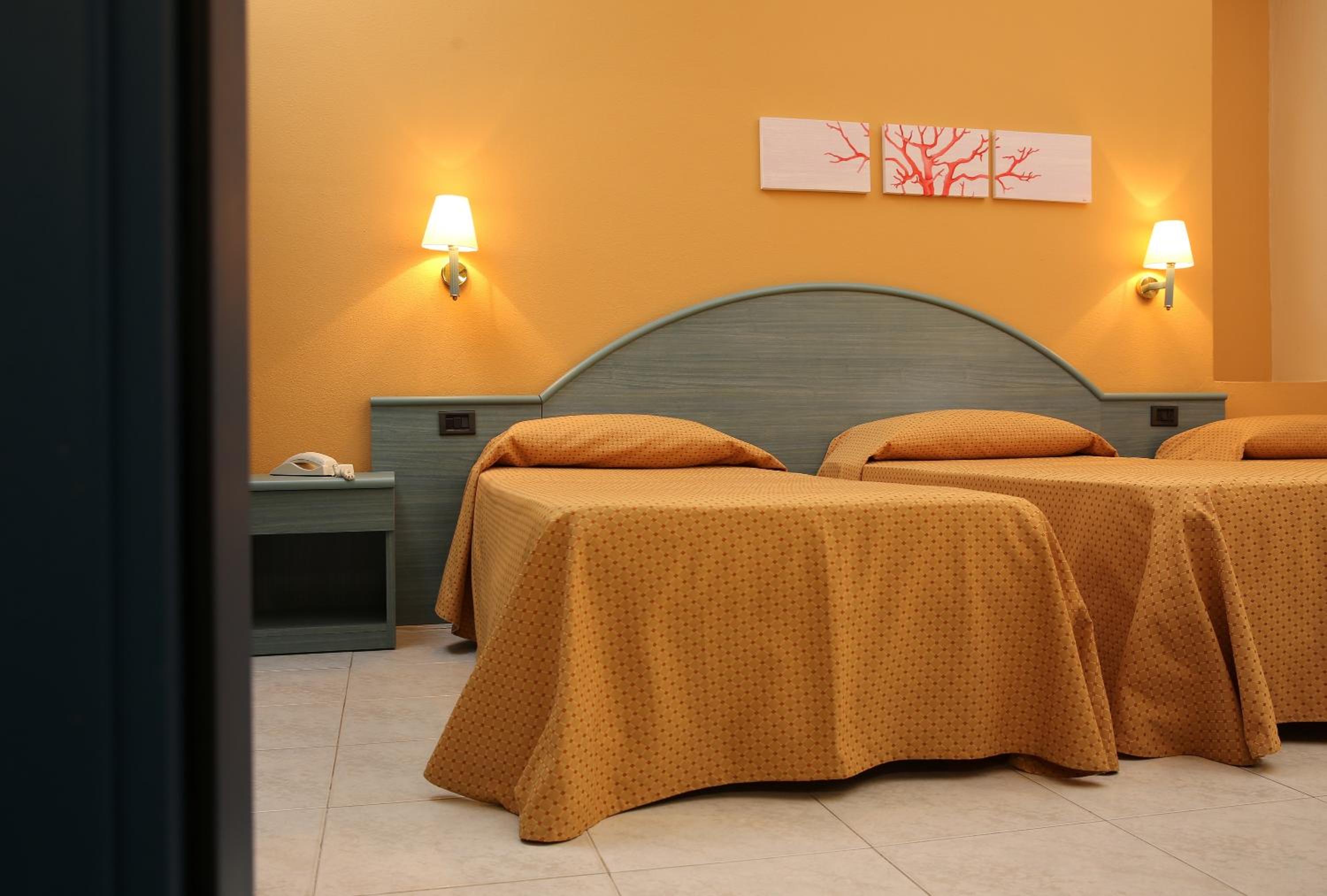 Classic Triple Room - Photo 11