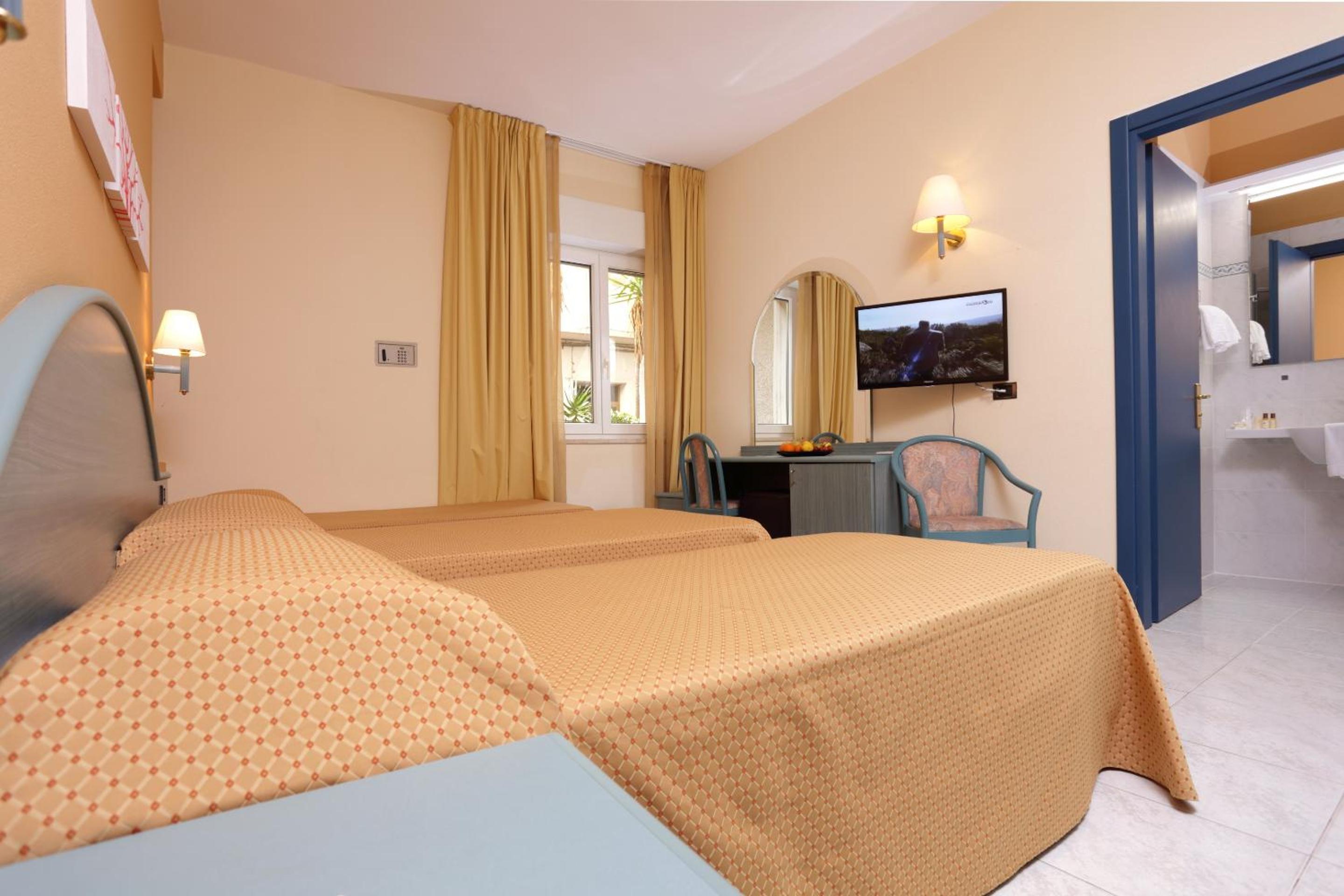 Classic Triple Room - Photo 3