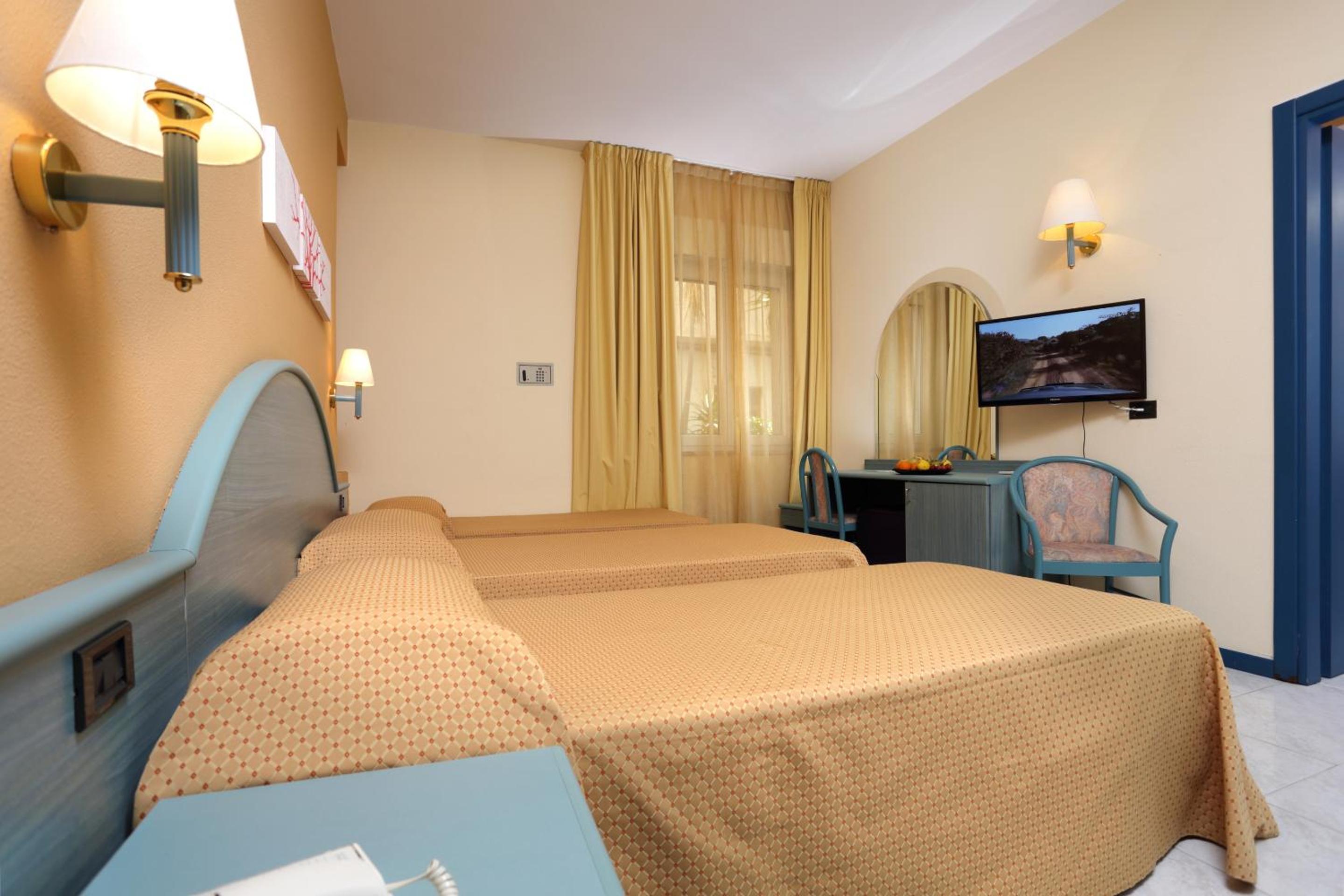 Classic Triple Room - Photo 1