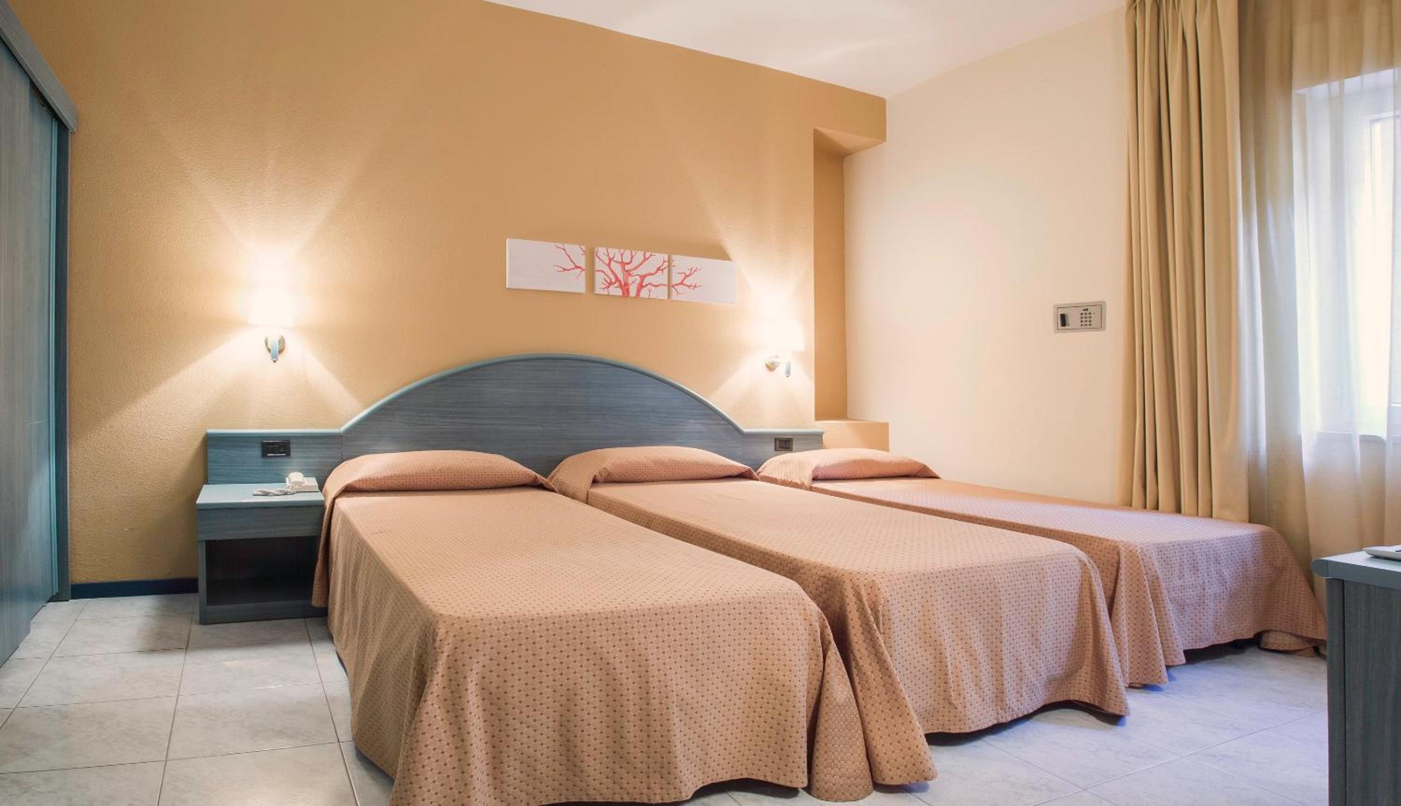 Classic Triple Room - Photo 2