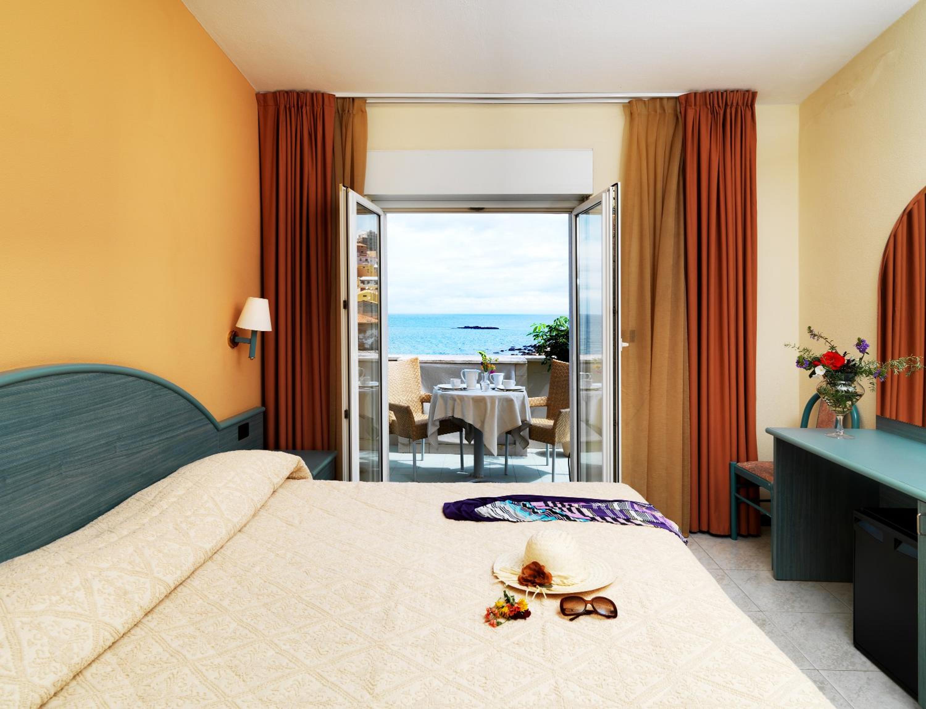 Superior Double Room with Balcony and Sea View