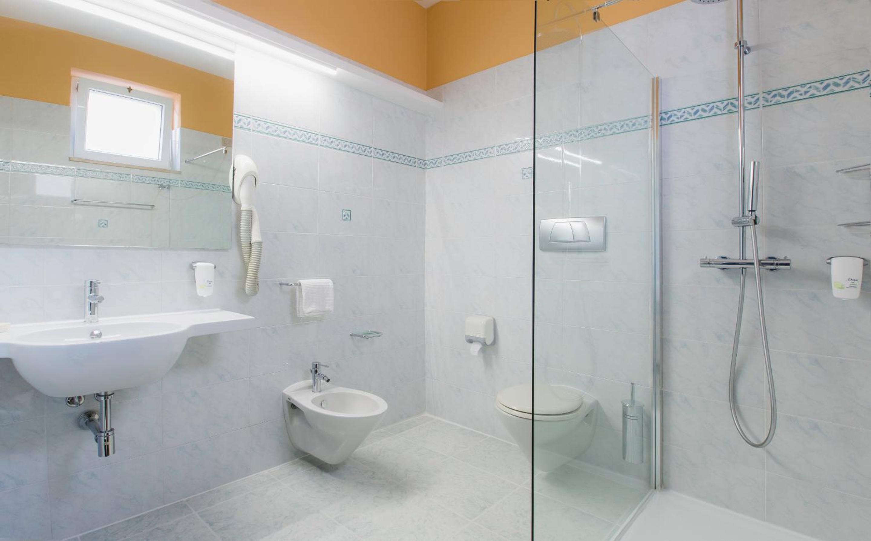 Superior Triple Room with Balcony and Sea View - Photo 8