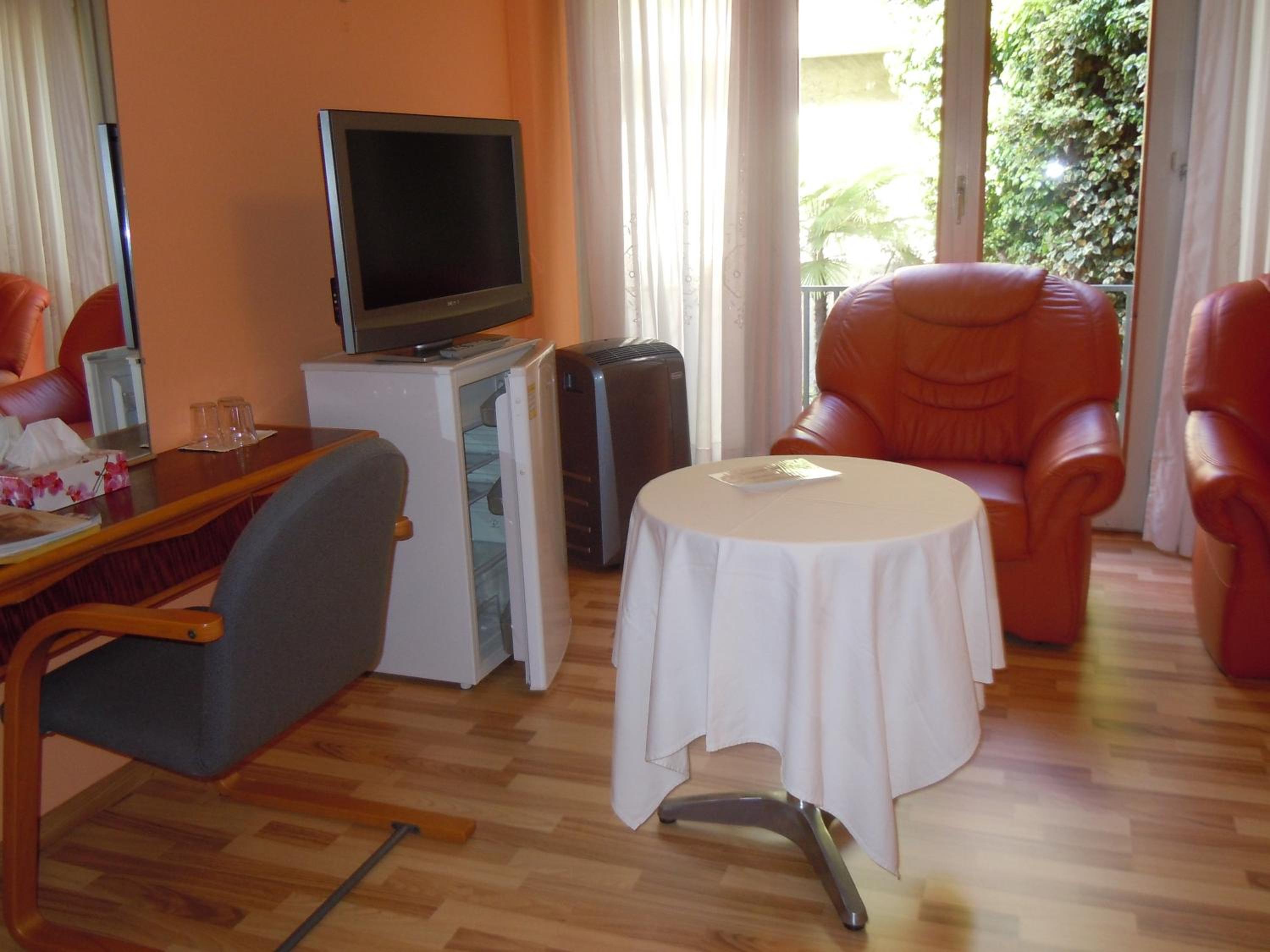 Backyard Economy Triple Room - Photo 2