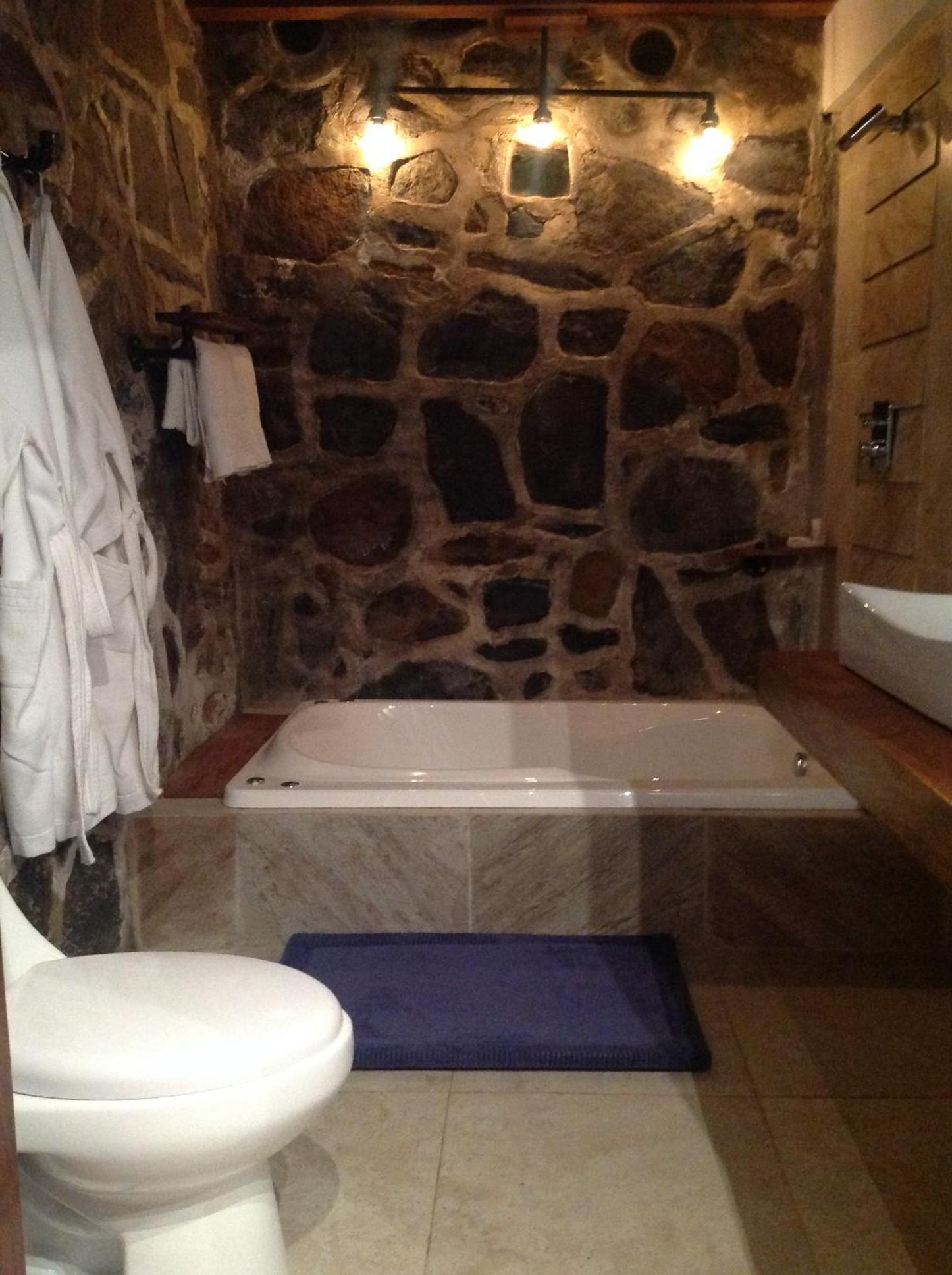 King Room with Spa Bath - Photo 4