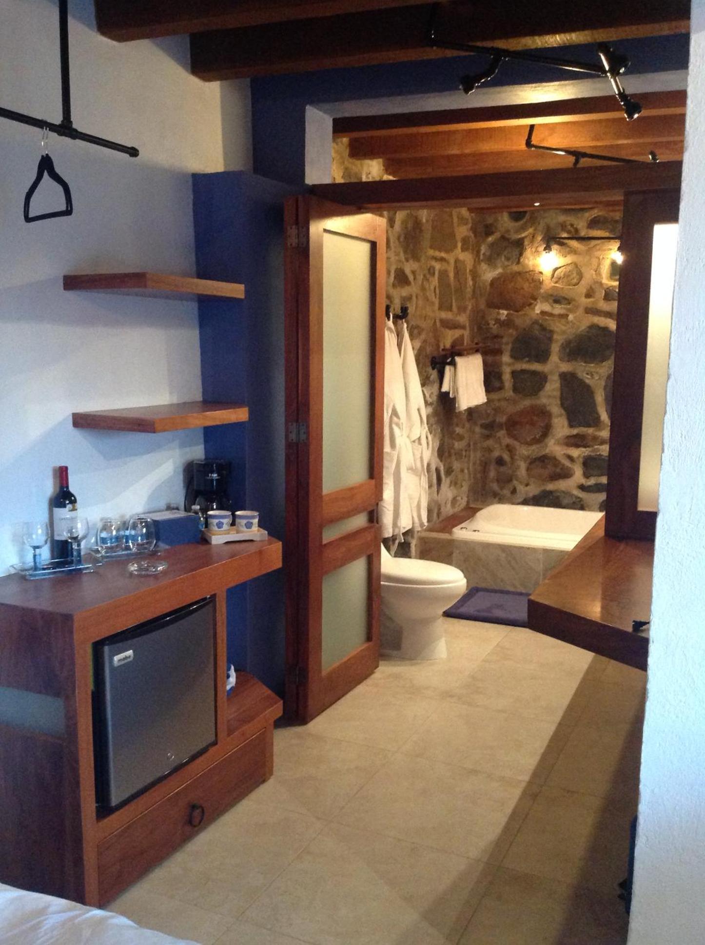 King Room with Spa Bath - Photo 6