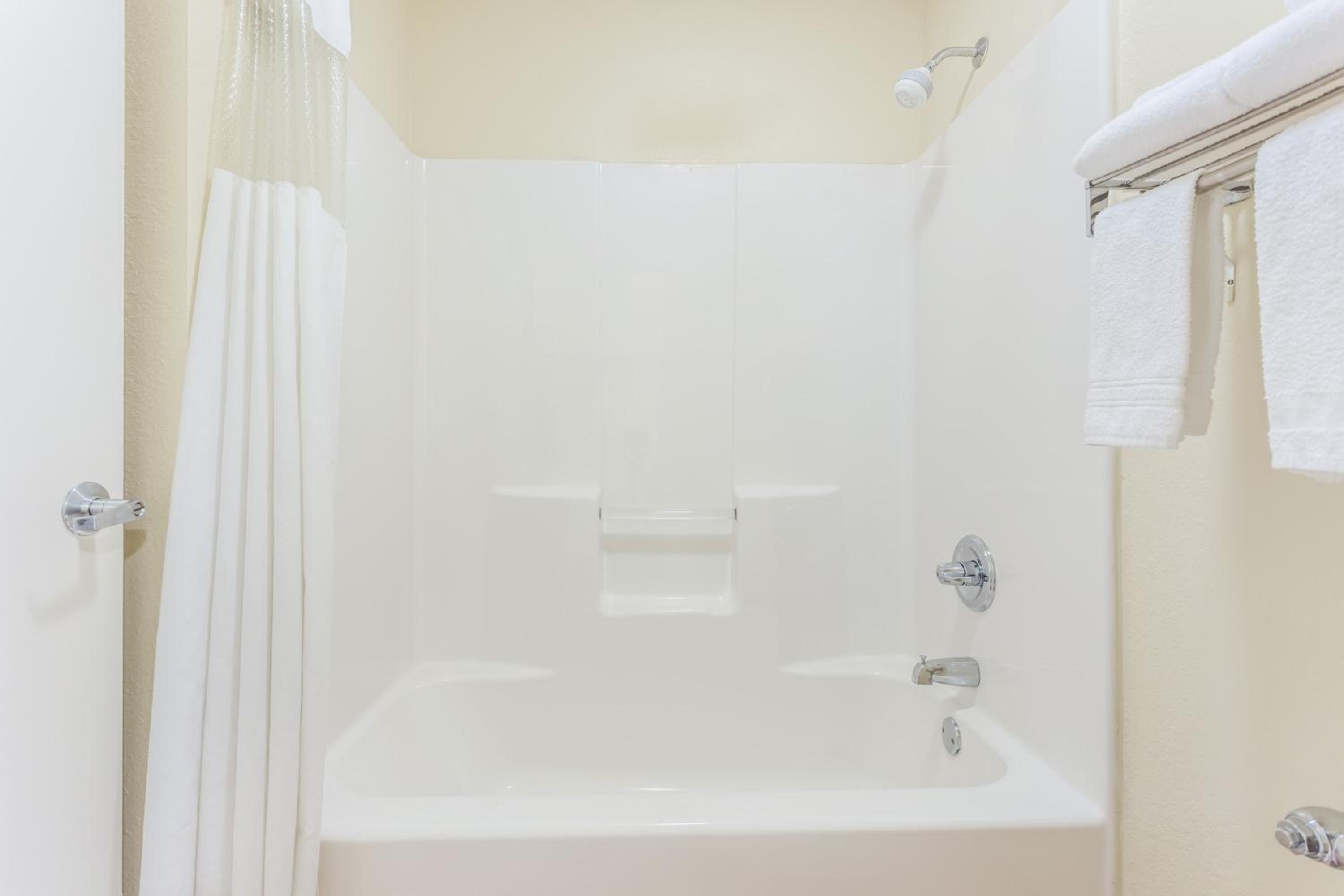 Deluxe King Suite - Photo 3
