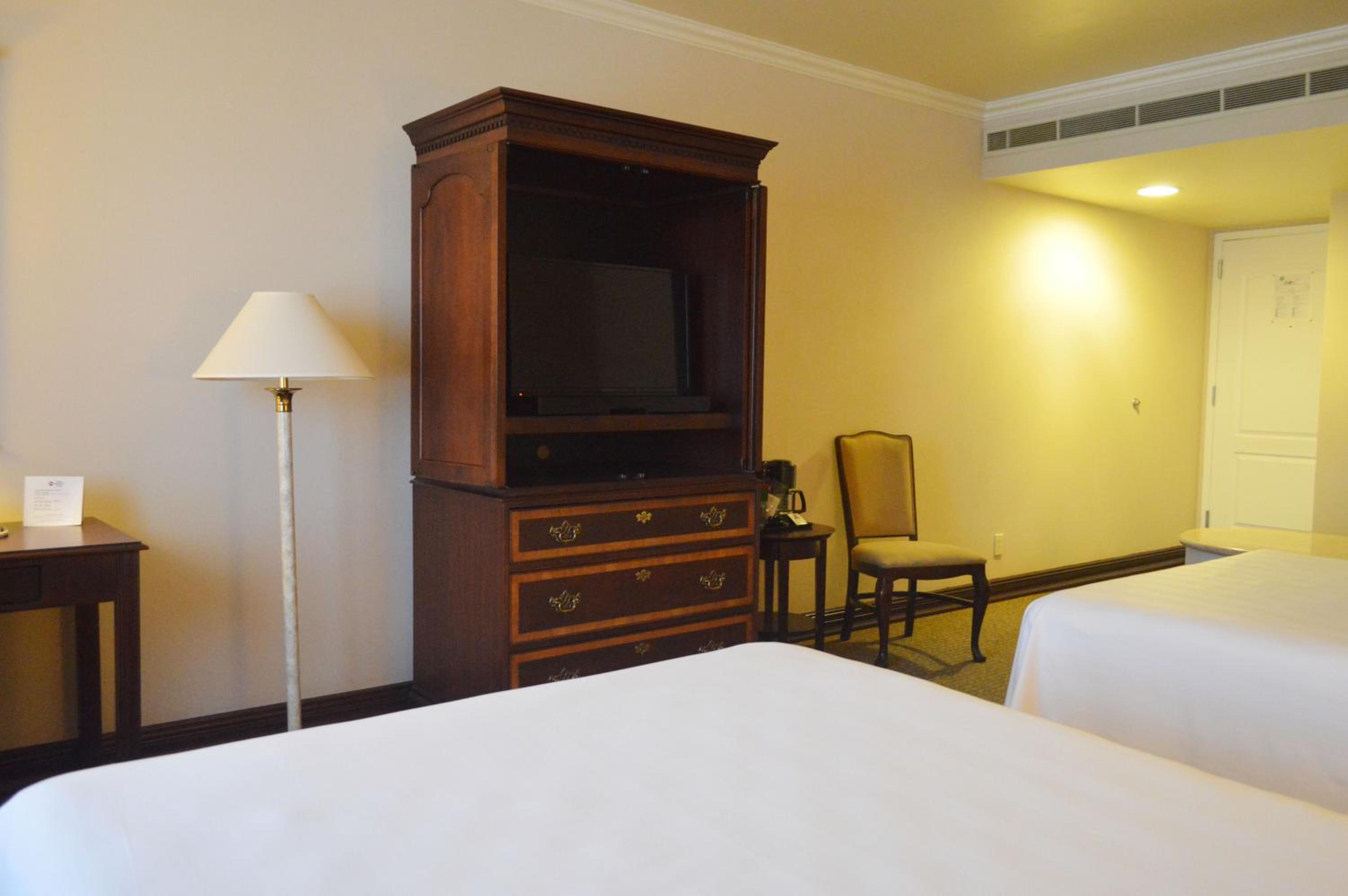 Double Room with Two Double Beds - Non-Smoking - Photo 7