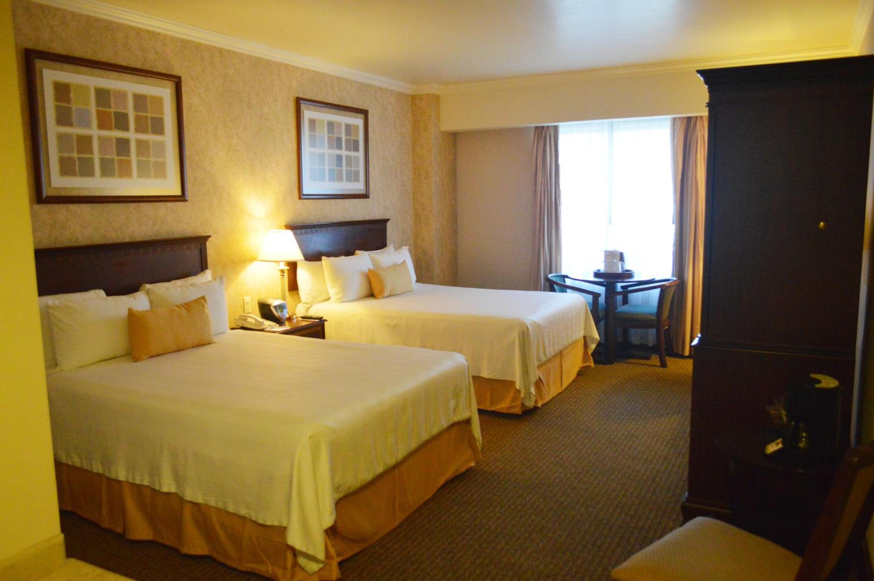 Double Room with Two Double Beds - Non-Smoking - Photo 2