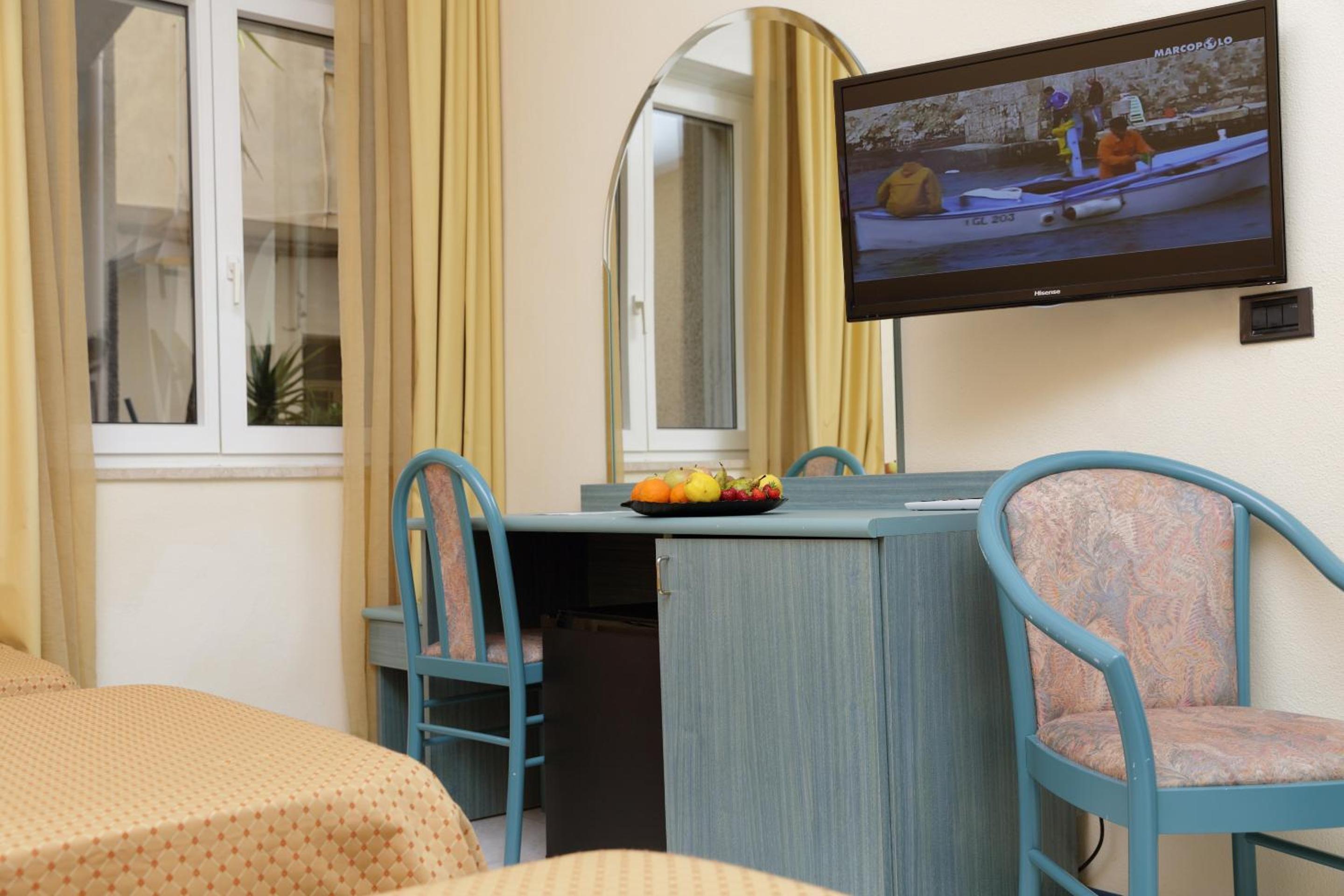 Classic Double Room - Photo 9