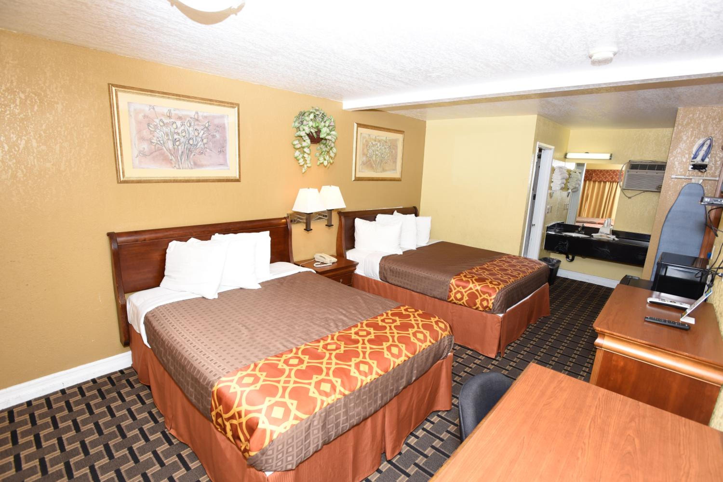 Queen Room with Two Queen Beds - Photo 6