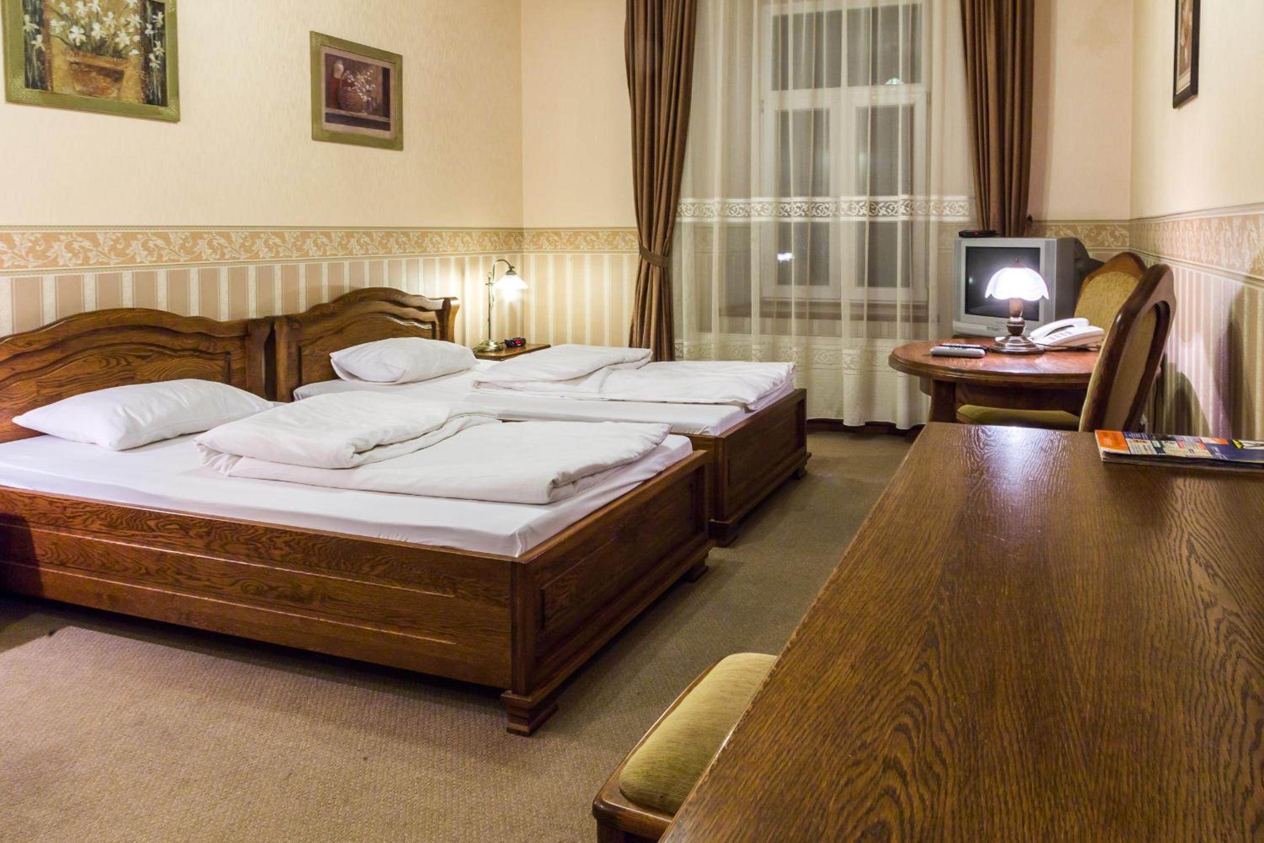 Large Double Room - Photo 4