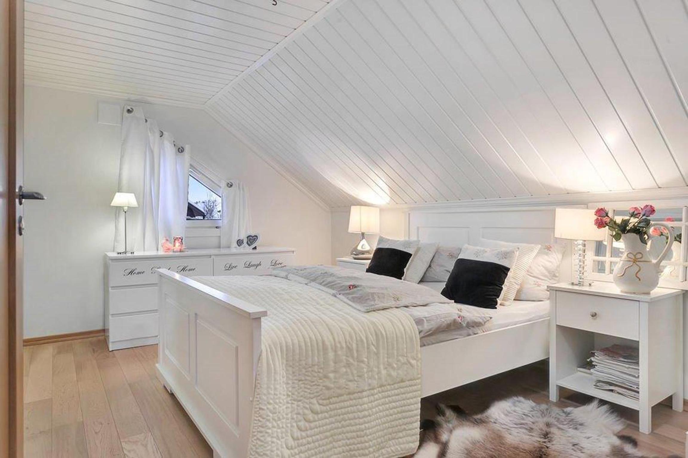 Three-Bedroom House photo 2