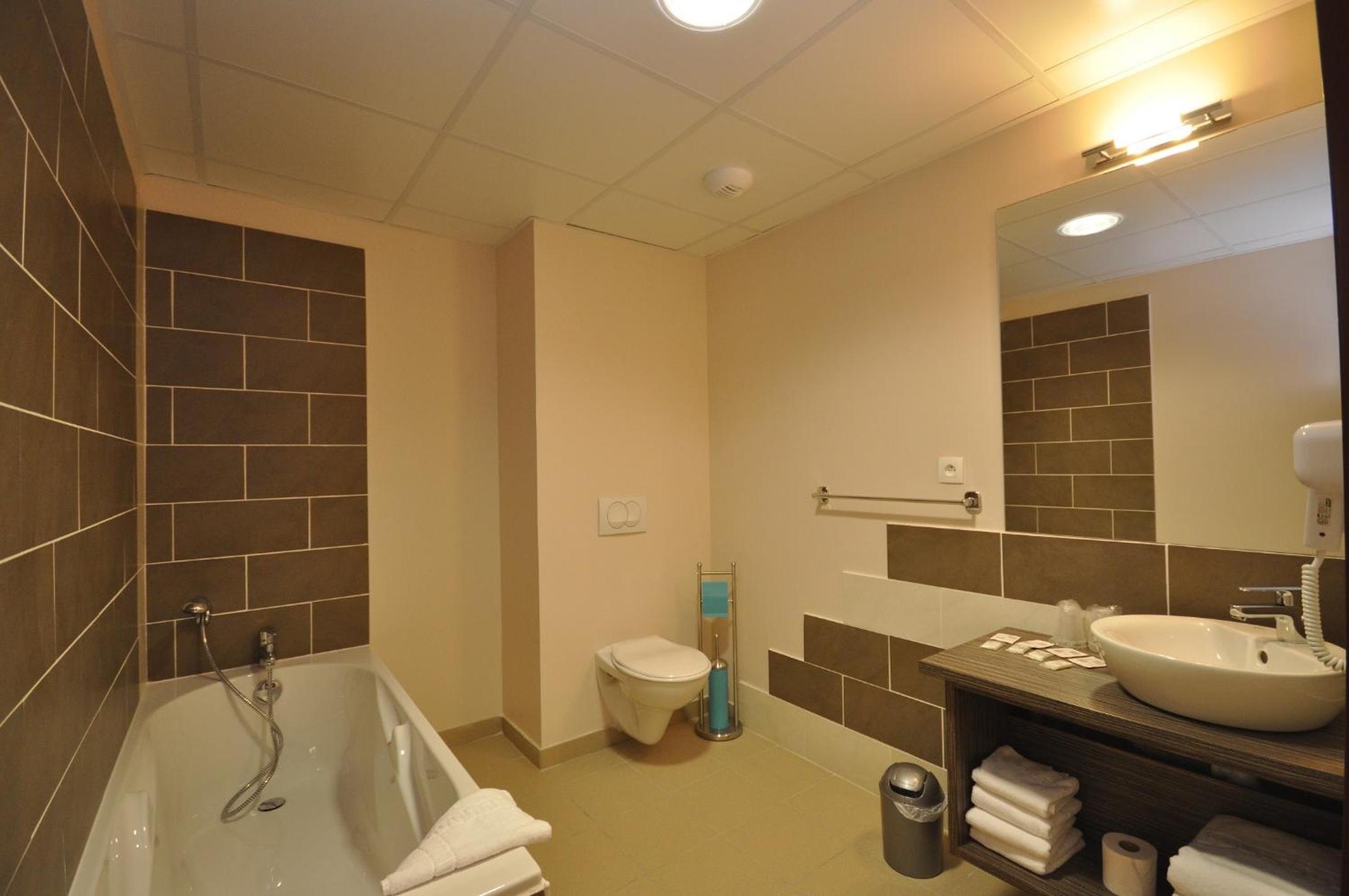 Quadruple Room - Photo 5