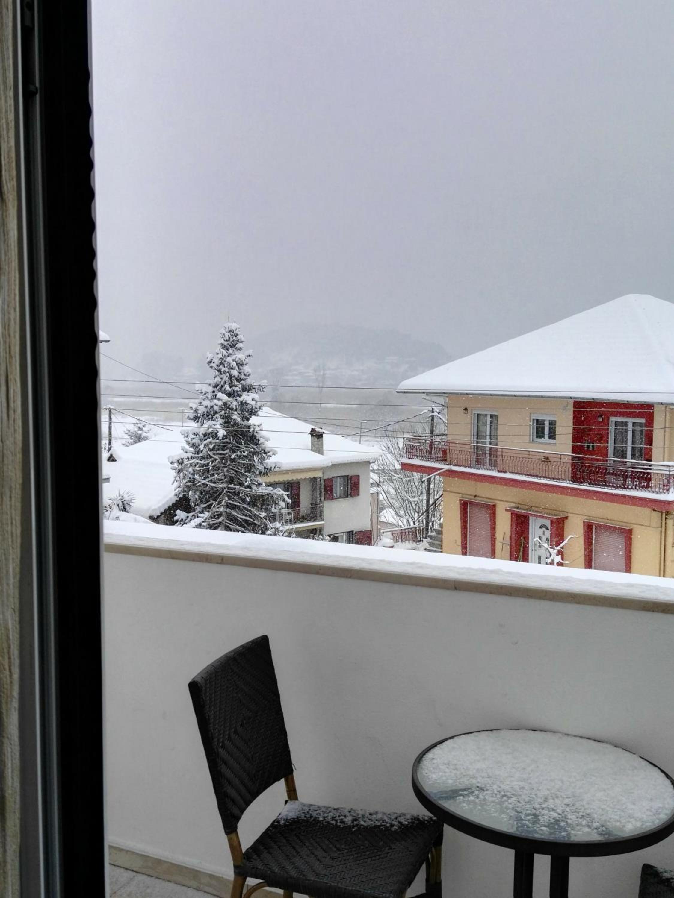 Studio with Lake View - Photo 2