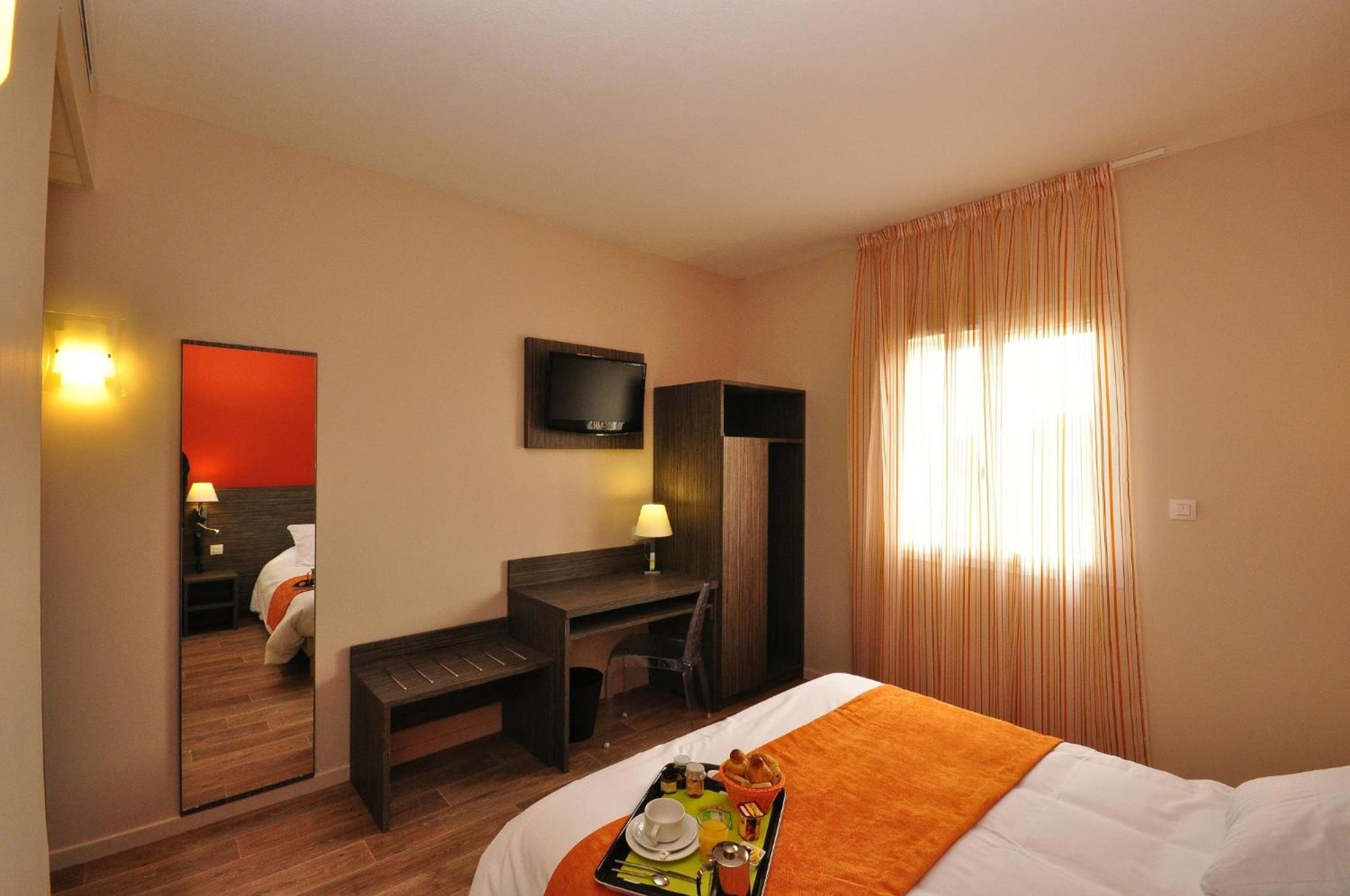 Double Room - Photo 7