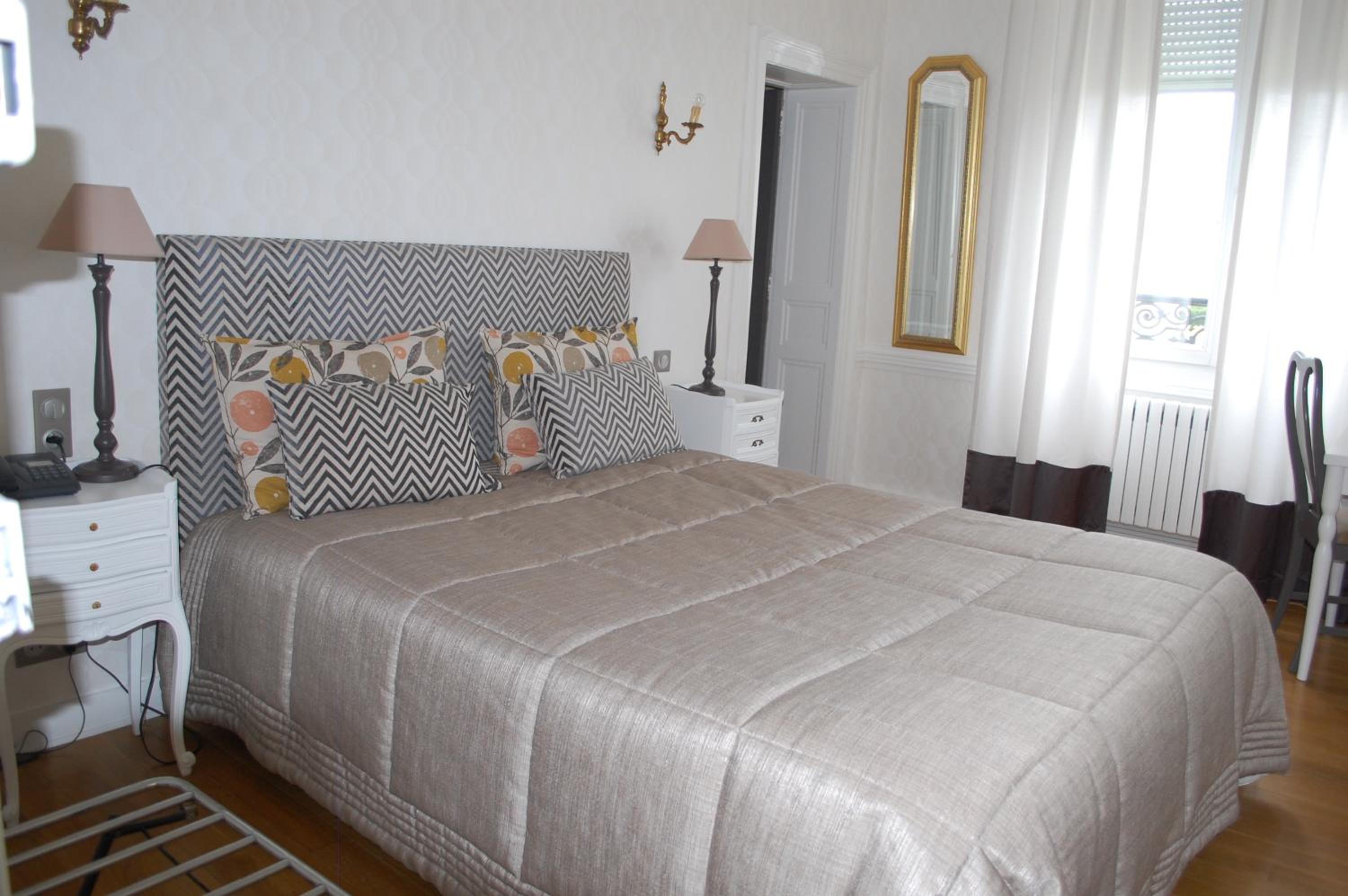 Double Room - Photo 7