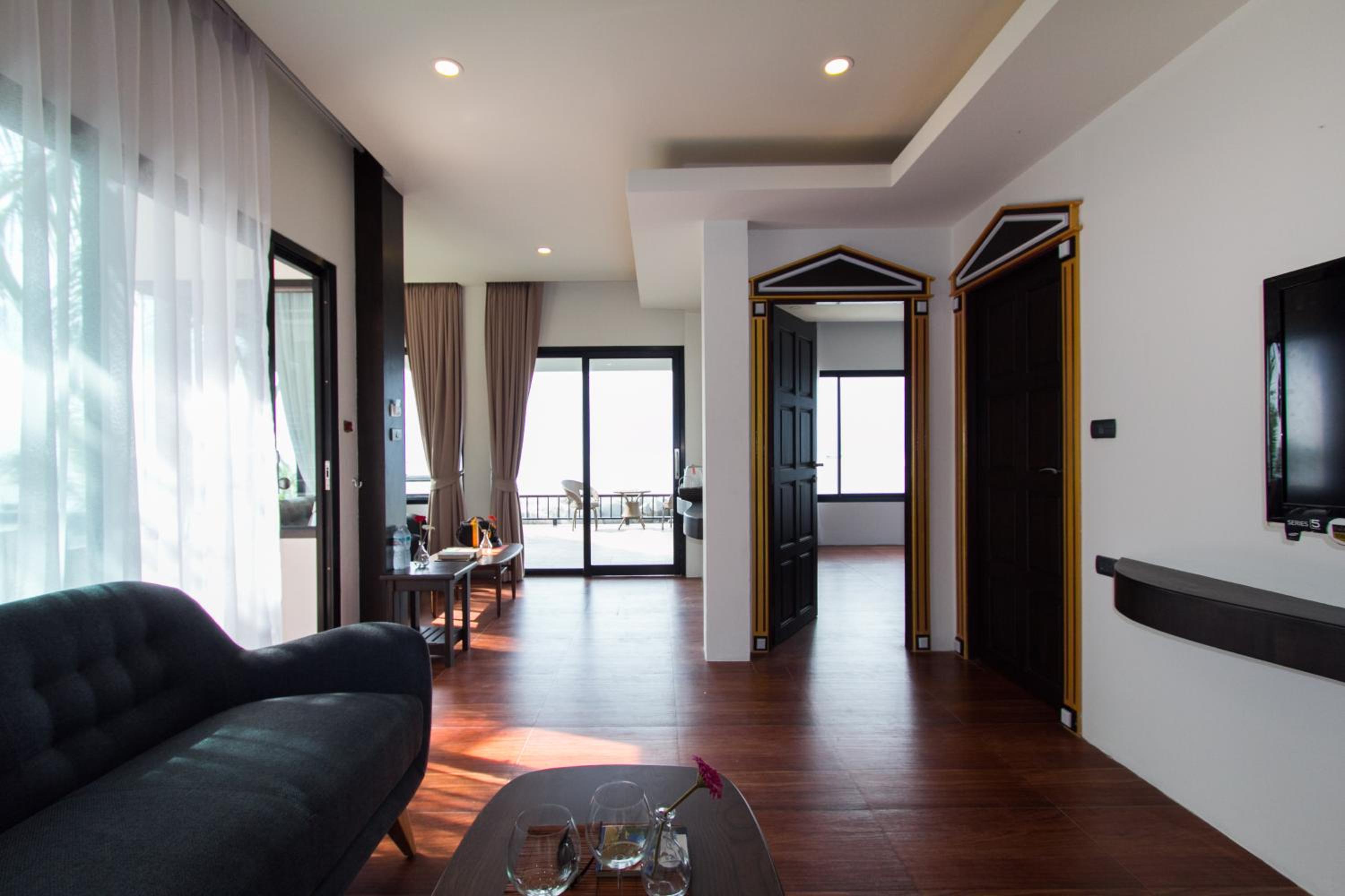 Family Room with Sea View - Photo 8