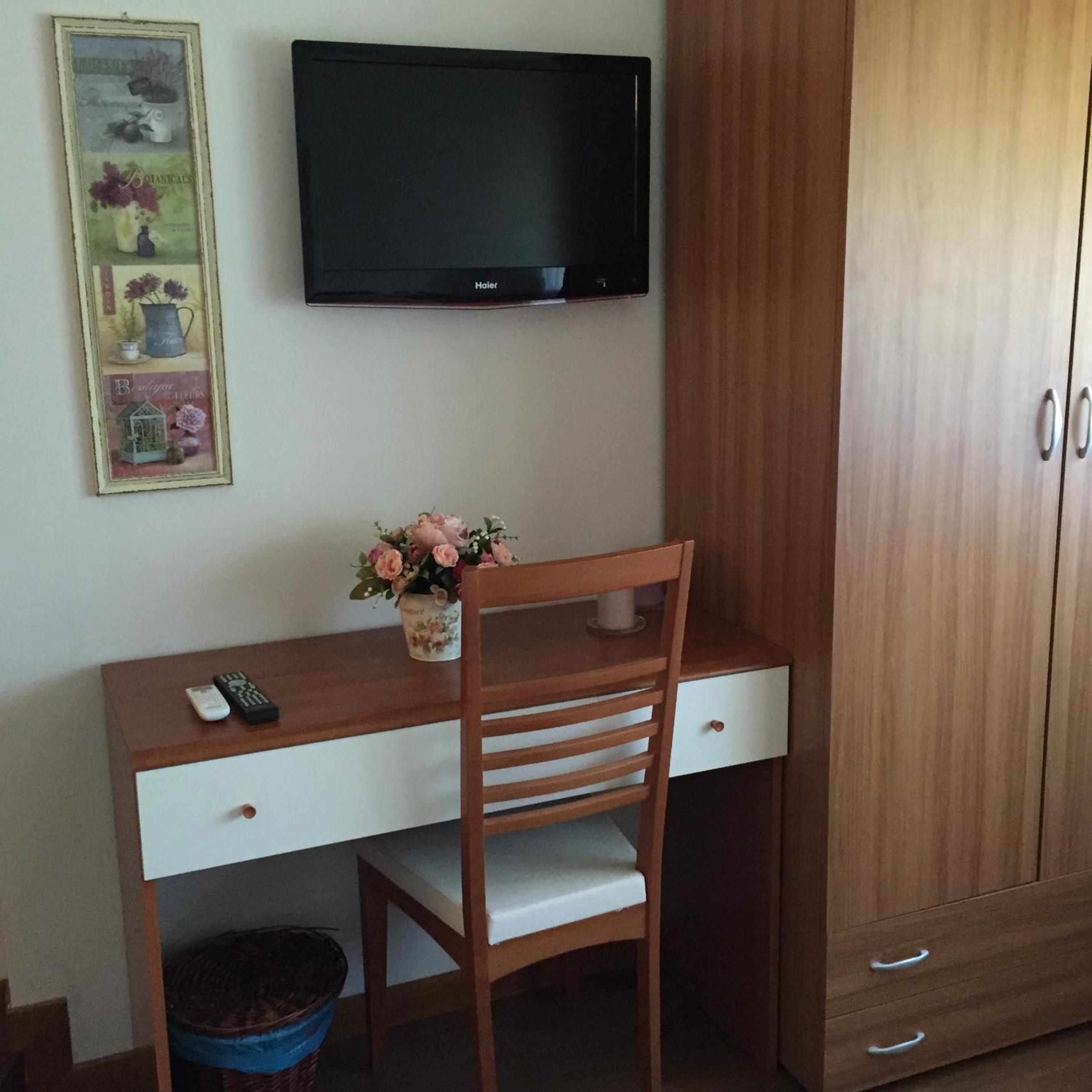 Standard Triple Room - Photo 8