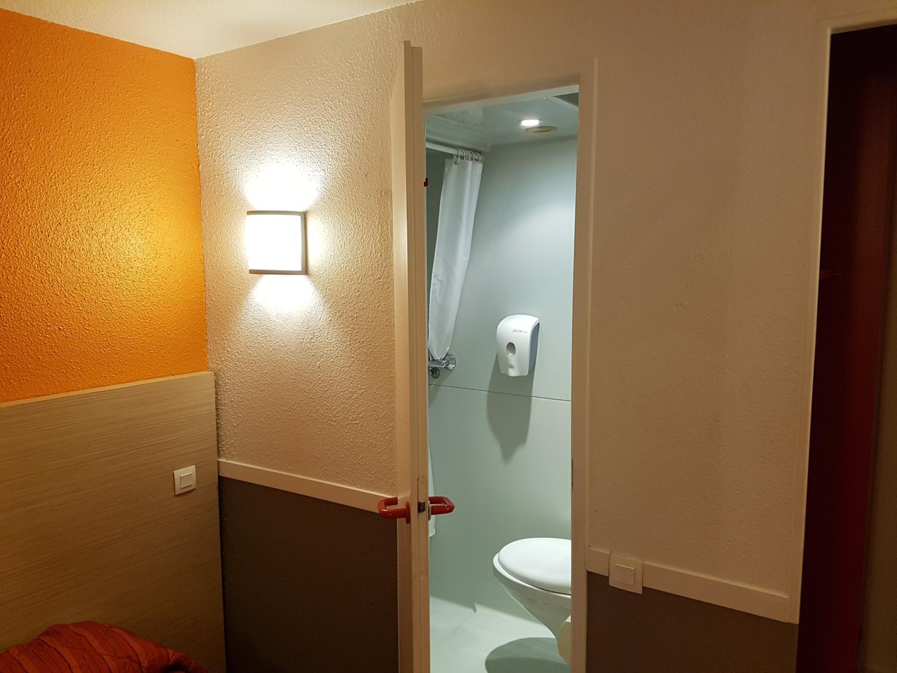 Double Room - Photo 7