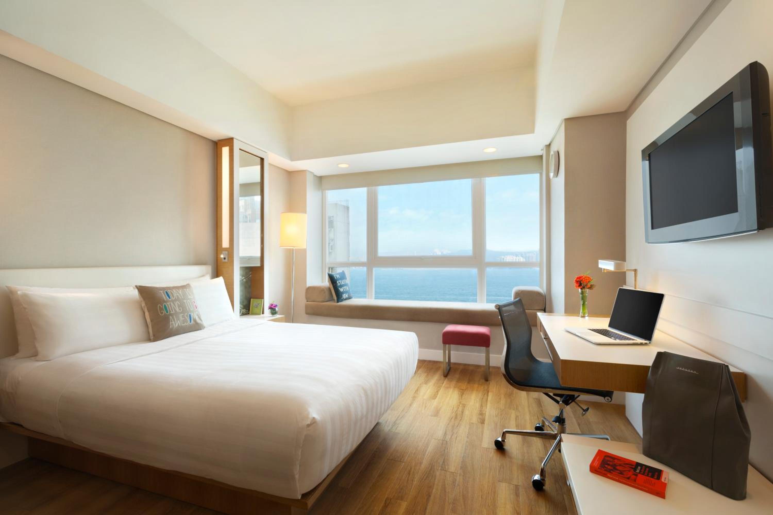 Club Queen Room with Harbor View