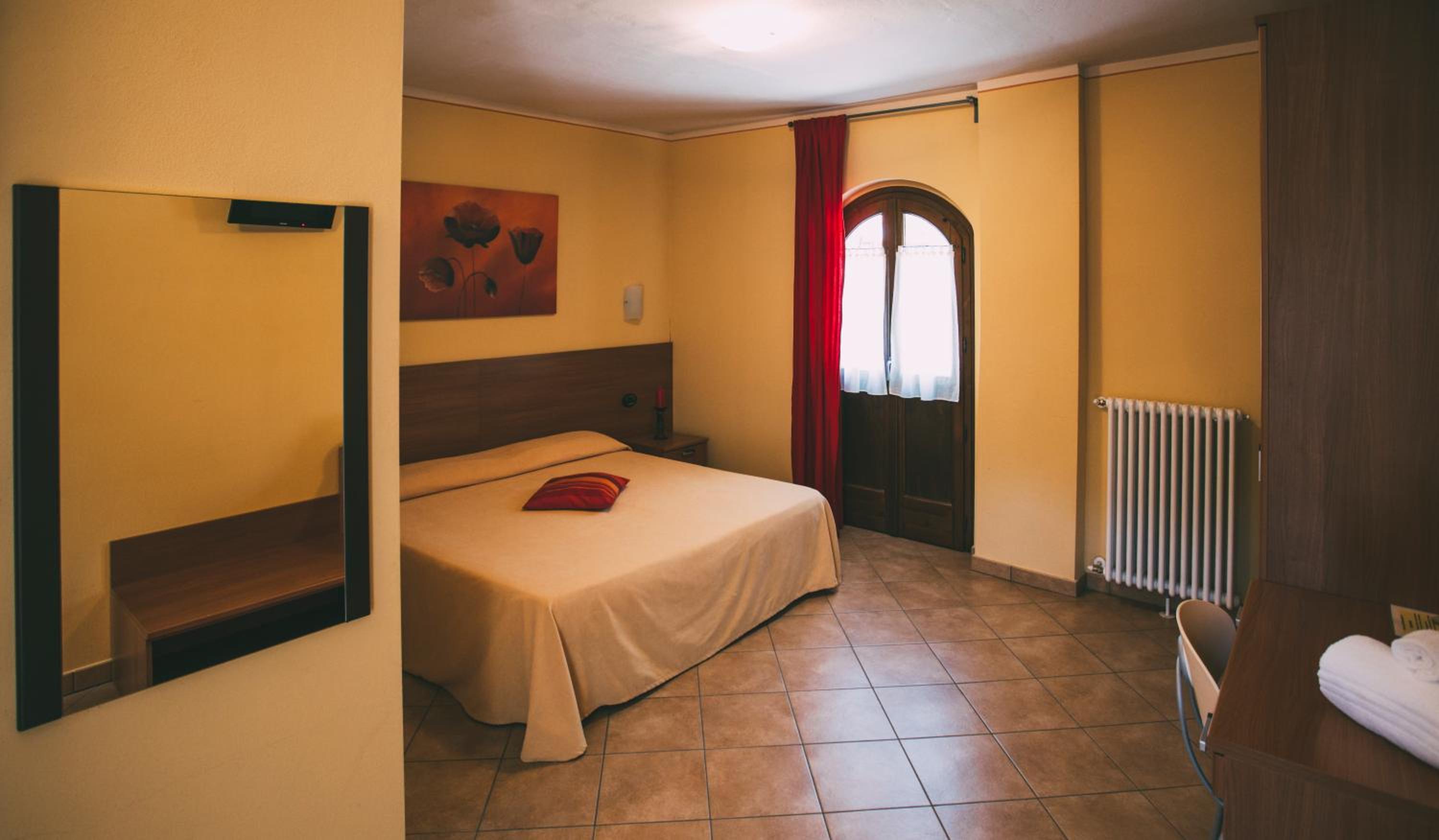 Double Room - Photo 2